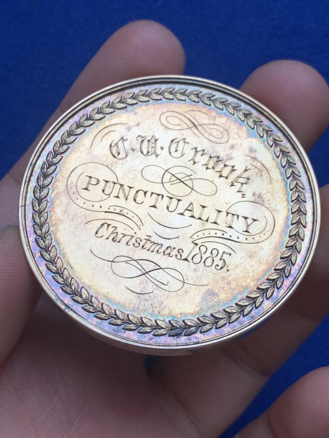 《竞宝斋》第271场-八角与章专场 周日，周一，周二  3场连拍 （全场包邮） 英国1885年布莱顿专有语法和商业学校镀金银章，60.47g，51.3mm，无边铭