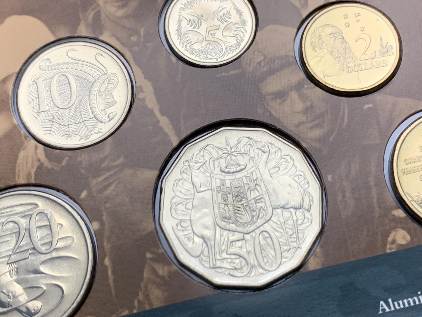 《竞宝斋》第269场- 周日，周一，周二  3场连拍 （全场包邮） 1997年澳大利亚皇家造币厂官方套币 带1元流通纪念币