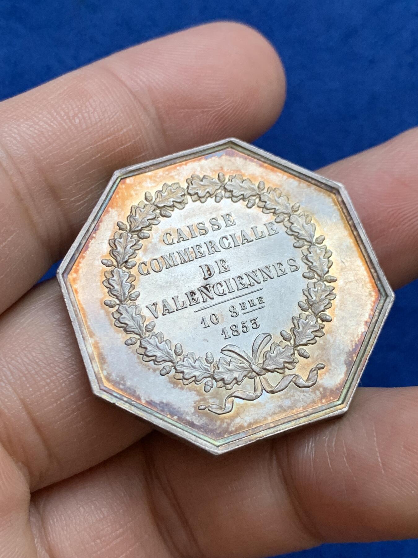 《竞宝斋》第271场-八角与章专场 周日，周一，周二  3场连拍 （全场包邮） 法国瓦伦谢纳商业银行八角银质代币 ，19.95g，35.2mm，手指边铭