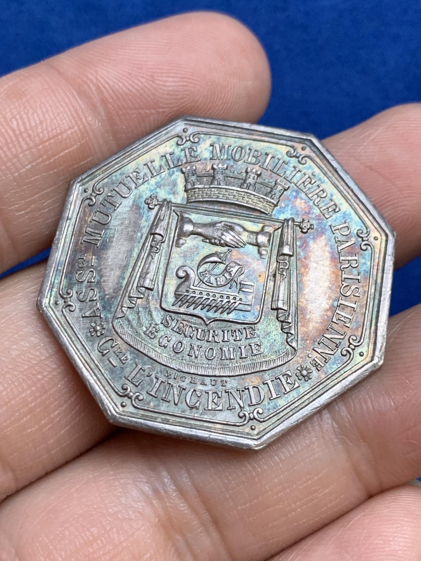 《竞宝斋》第271场-八角与章专场 周日，周一，周二  3场连拍 （全场包邮） 法国八角银章，巴黎火灾互助保险公司，18.03g，35.6mm，手指边铭