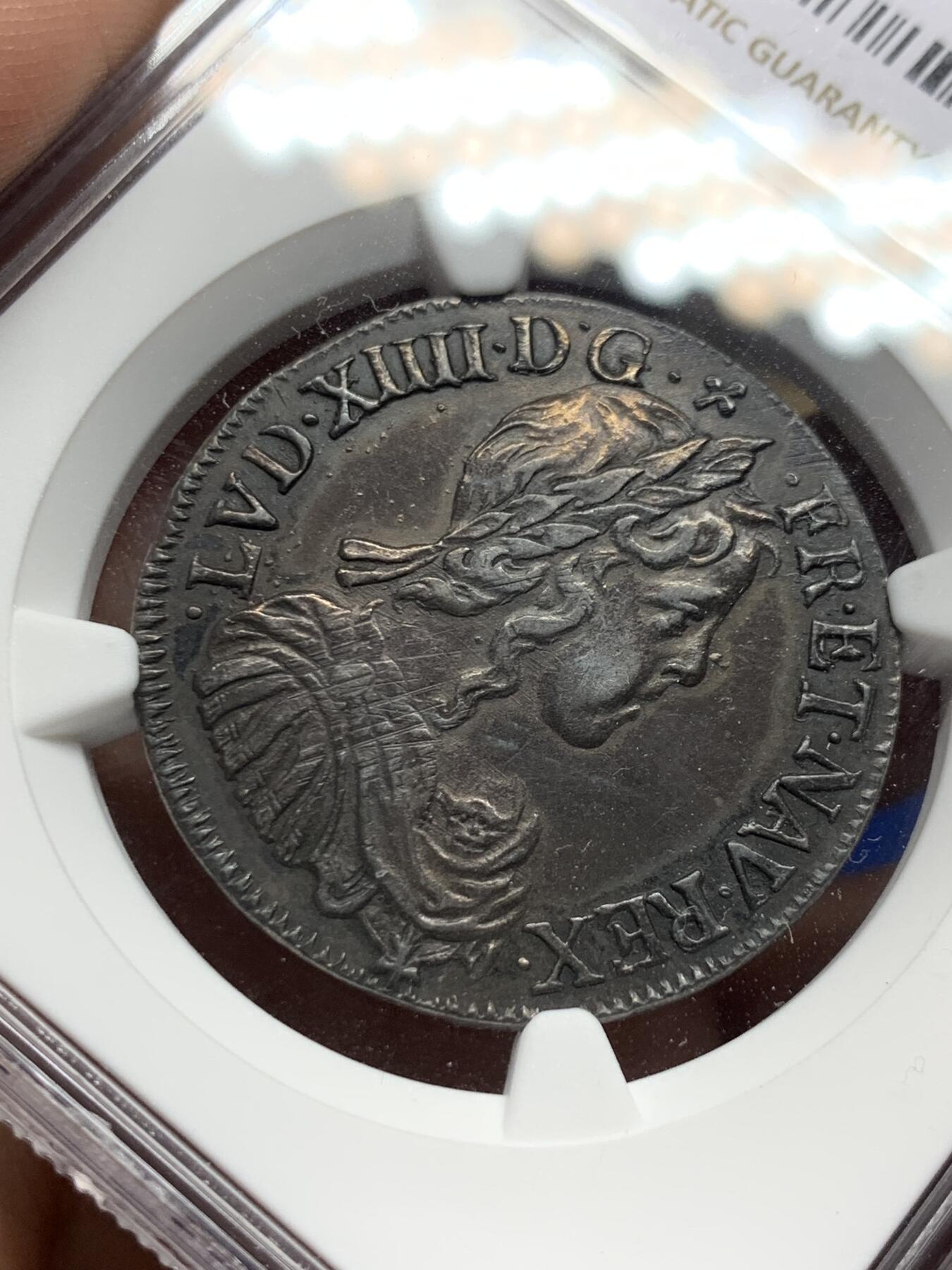 《竞宝斋》第269场- 周日，周一，周二  3场连拍 （全场包邮） NGC XFD 法国1651N 路易十四半埃居银币 距今快400年的东西 出分率较低的品种 通体黑彩 打制清晰 减重痕极少 AUD砸盒变XFD 很无语