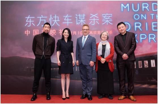 零元拍：《东方快车谋杀案》电影宣传明信片，封套以及内卡都由由导演兼主演：肯尼思·布拉纳爵士 亲笔签名，签于17年11月6日在北京举行中国首映礼暨明星红毯礼