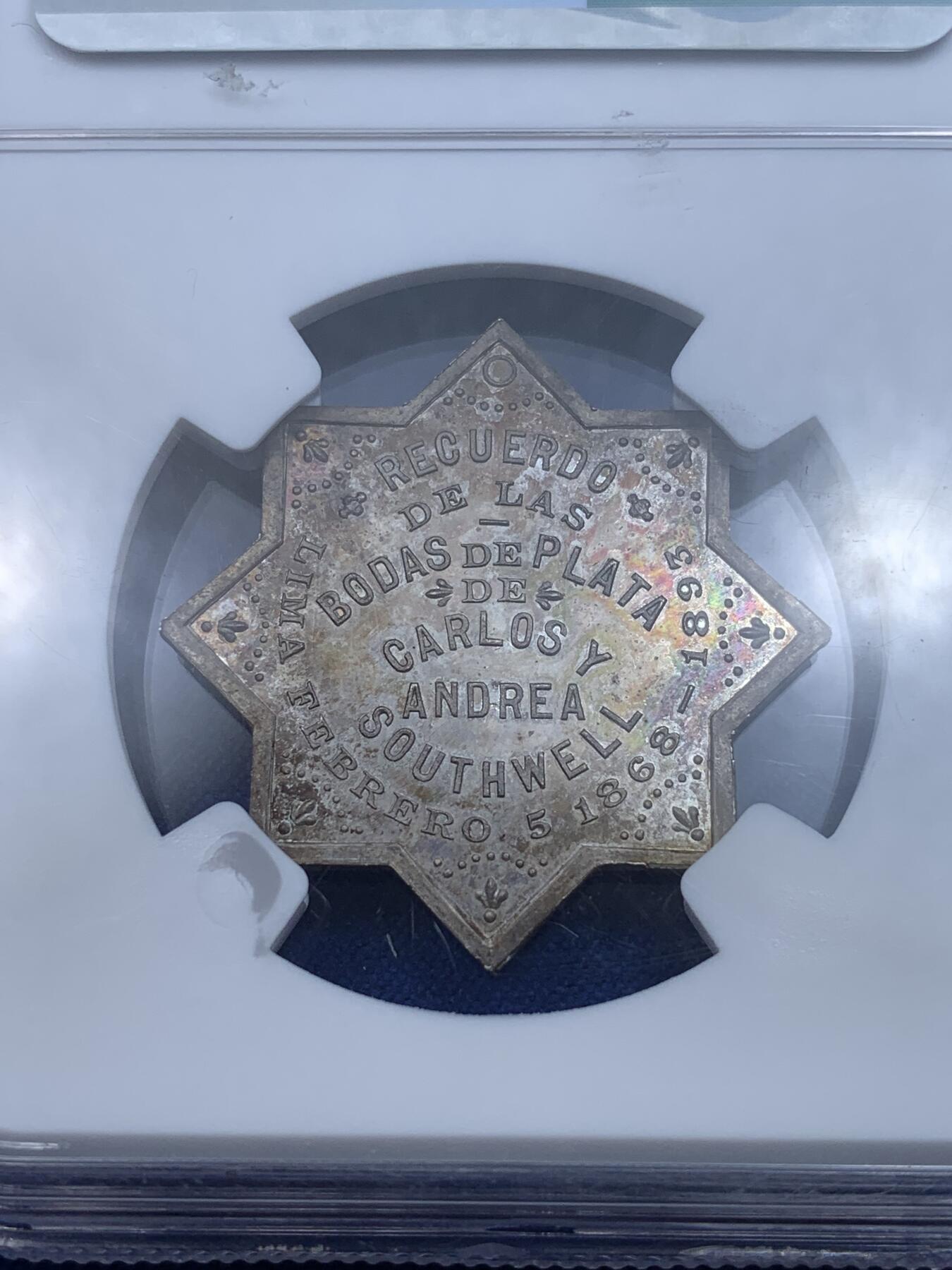 《竞宝斋》第269场- 周日，周一，周二  3场连拍 （全场包邮） NGC MS65 秘鲁 绍斯韦尔家族 1893 卡洛斯和安德里亚·索斯韦尔 银质银婚纪念章 独特的八角星样式 细腻的工艺 绚丽的包浆 不可多得的藏品