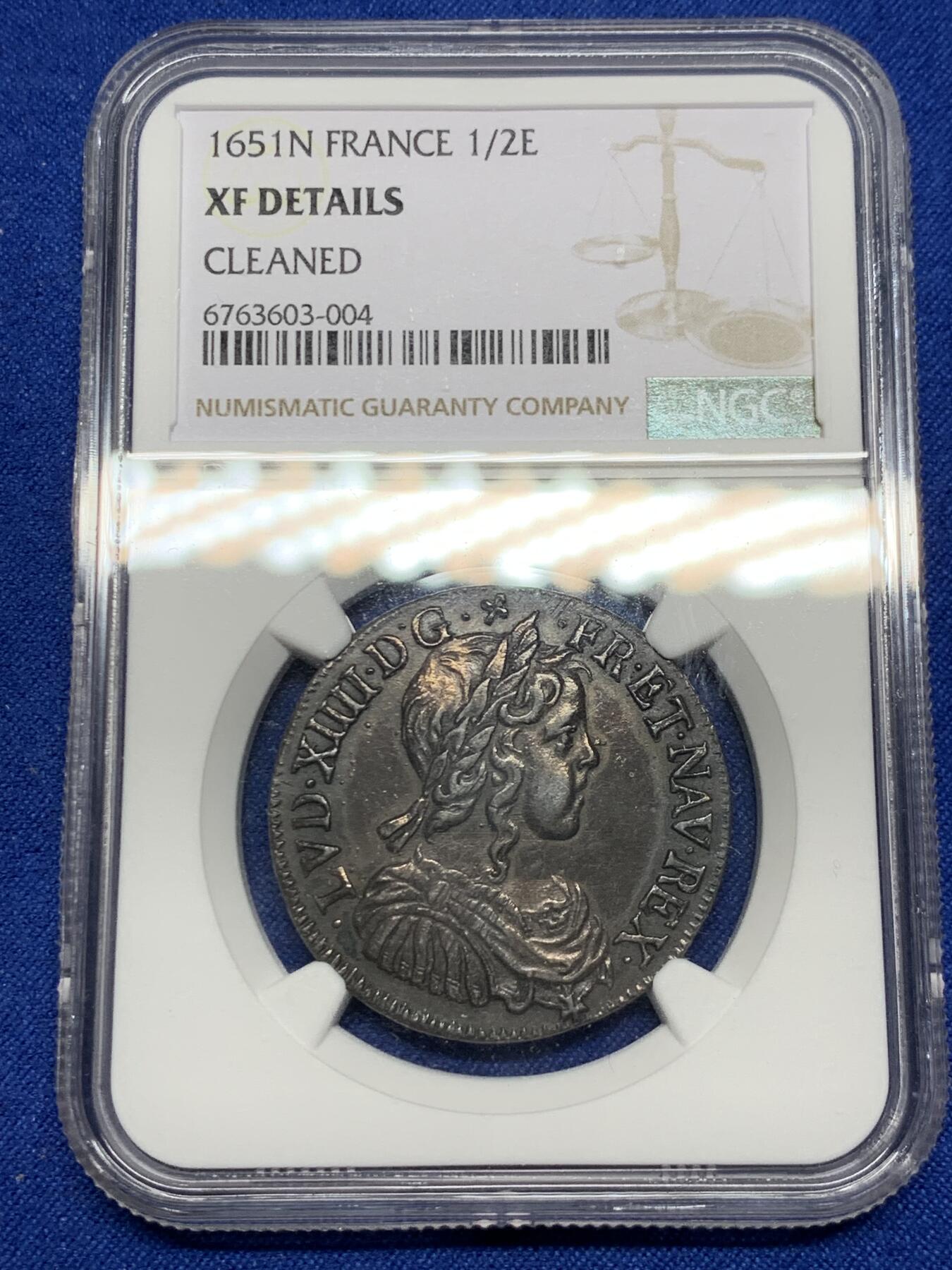 《竞宝斋》第269场- 周日，周一，周二  3场连拍 （全场包邮） NGC XFD 法国1651N 路易十四半埃居银币 距今快400年的东西 出分率较低的品种 通体黑彩 打制清晰 减重痕极少 AUD砸盒变XFD 很无语