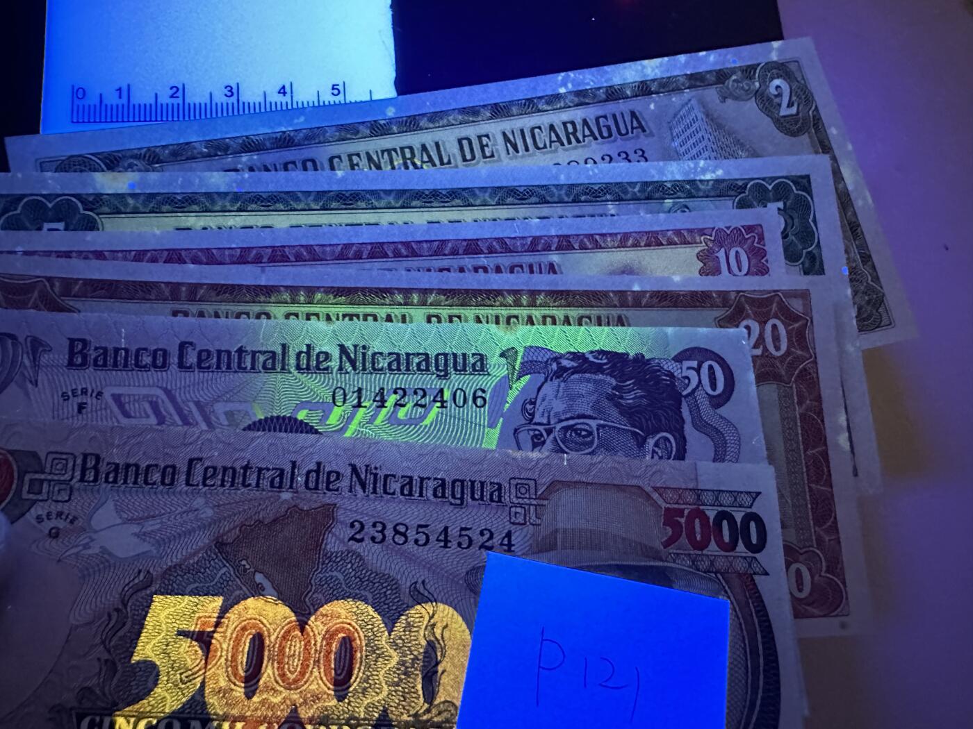 《外钞收藏家》第三百七十期（美洲纸币+其他） 尼加拉瓜早期套币2/5/10/20/50/5000，6枚	P121-146 全新 轻微潮