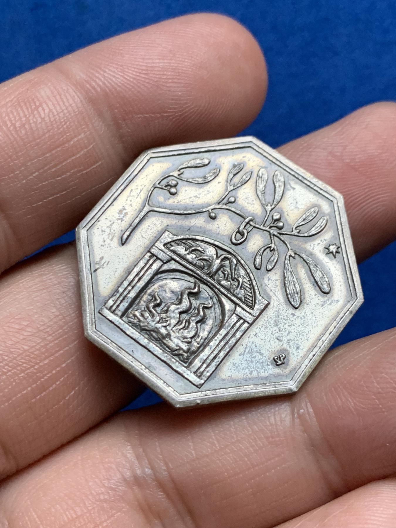 《竞宝斋》第271场-八角与章专场 周日，周一，周二  3场连拍 （全场包邮） 壁炉八角银质代币 13.85克 30.7mm 丰饶角边铭