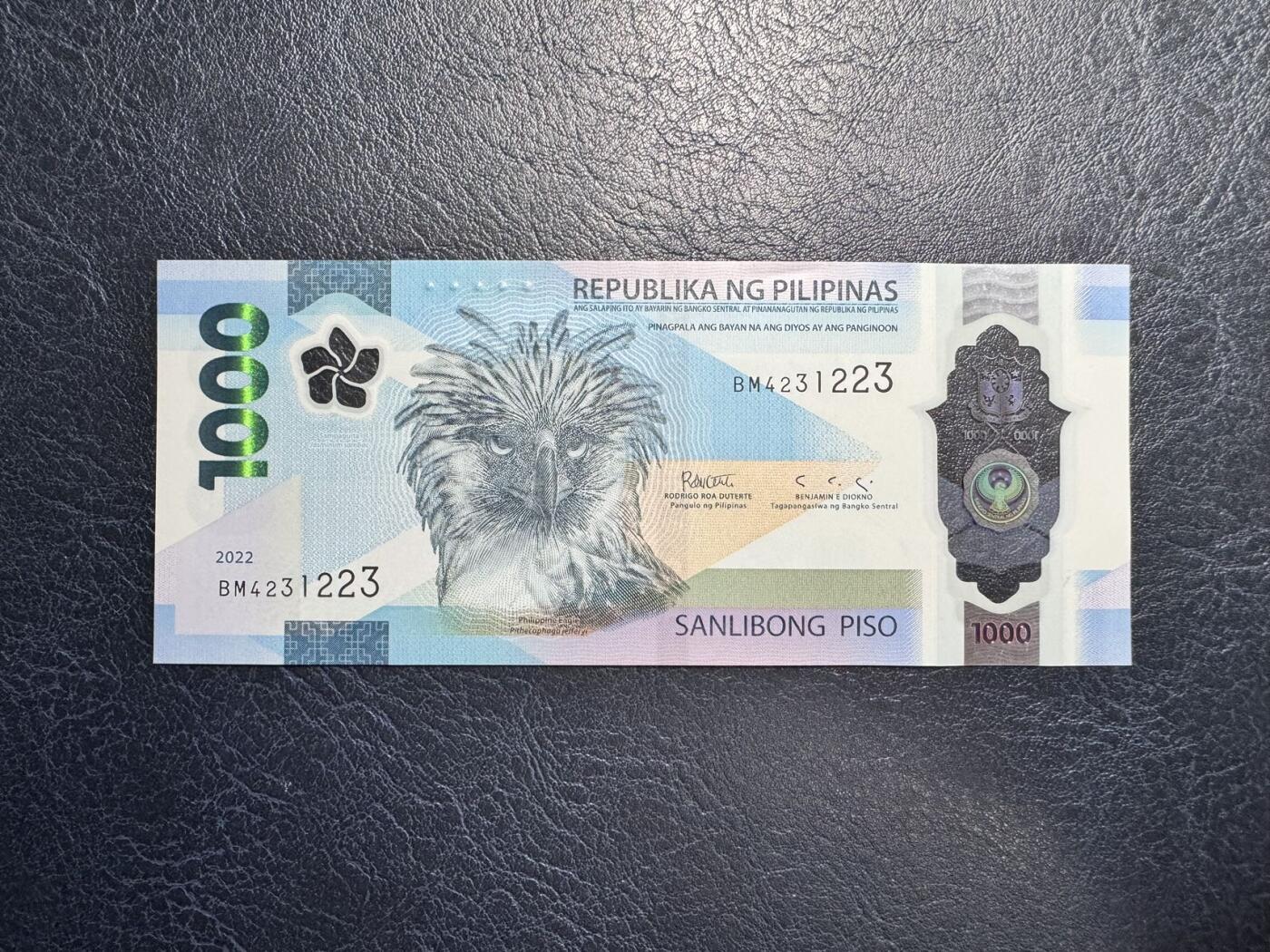 收藏联盟Quantum Auction 第347期拍卖  菲律宾2022年1000比索 品相UNC 边缘微瑕   获奖作品 国鸟 食猿雕