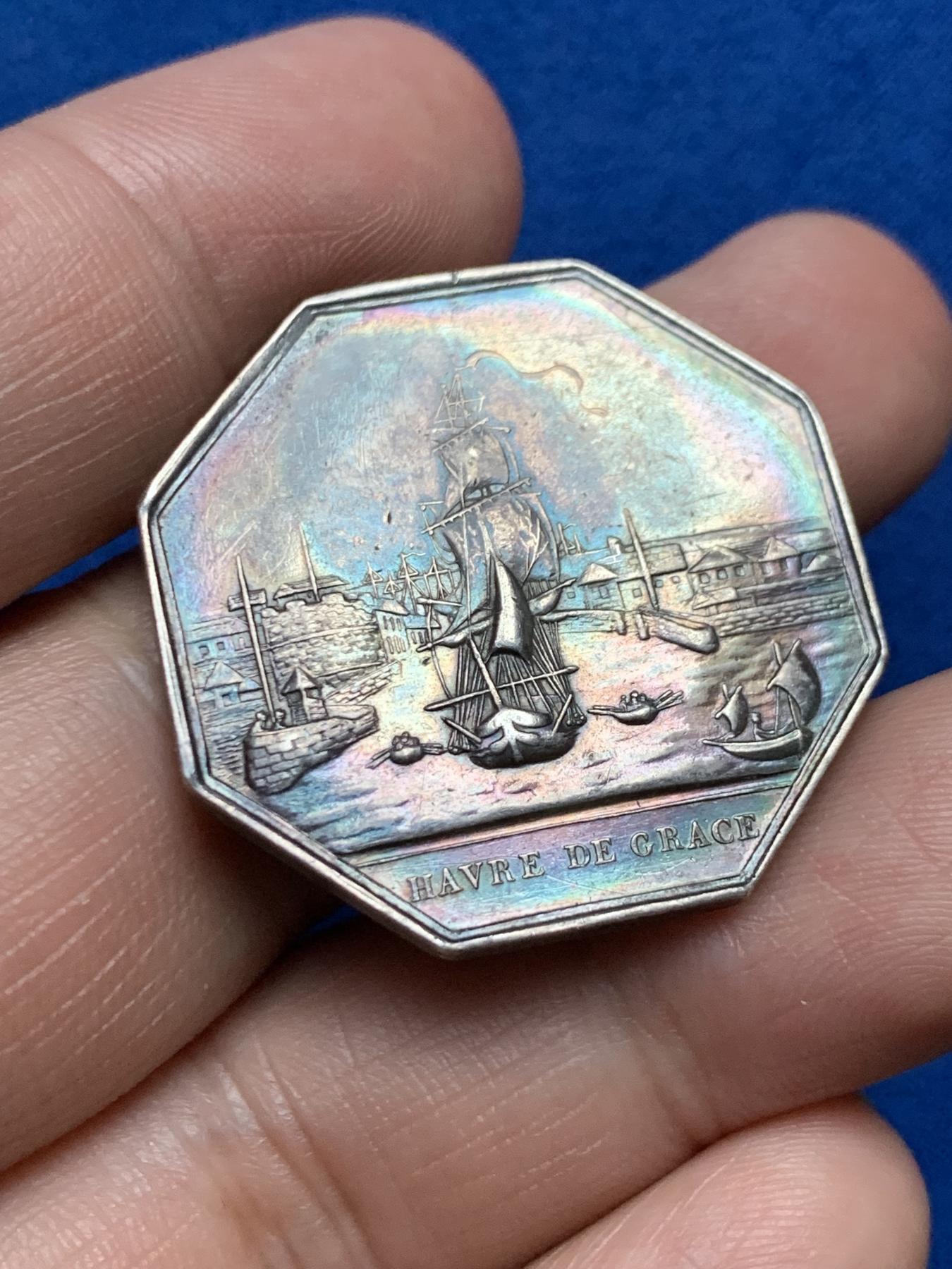 《竞宝斋》第271场-八角与章专场 周日，周一，周二  3场连拍 （全场包邮） 法国勒阿弗尔商会八角银质代币 14克 31.9mm 神灯边铭 人像面左右有打磨痕迹