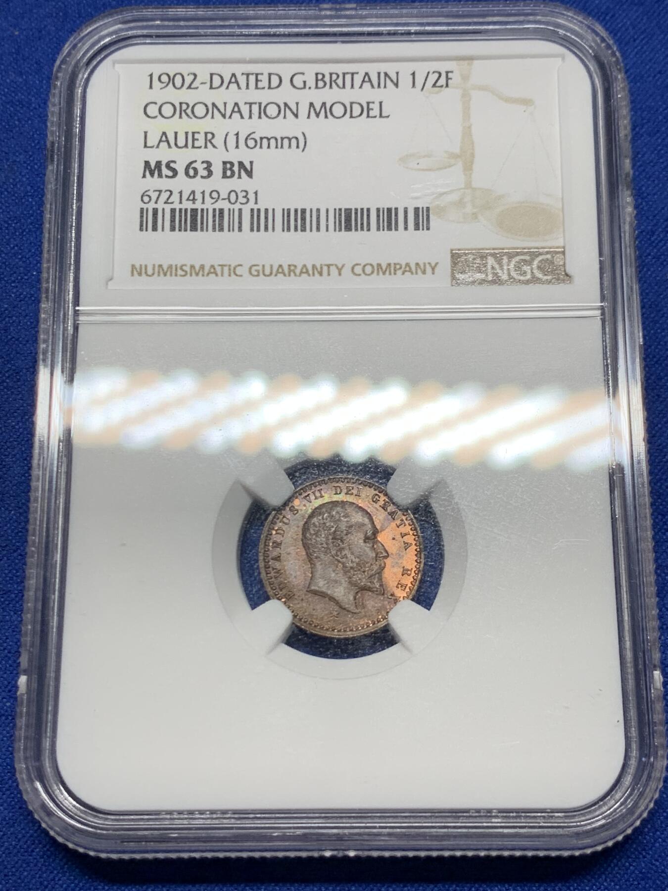 《竞宝斋》第269场- 周日，周一，周二  3场连拍 （全场包邮） NGC MS63BN 英国1902年爱德华七世登基纪念半法新铜币 最小的马剑