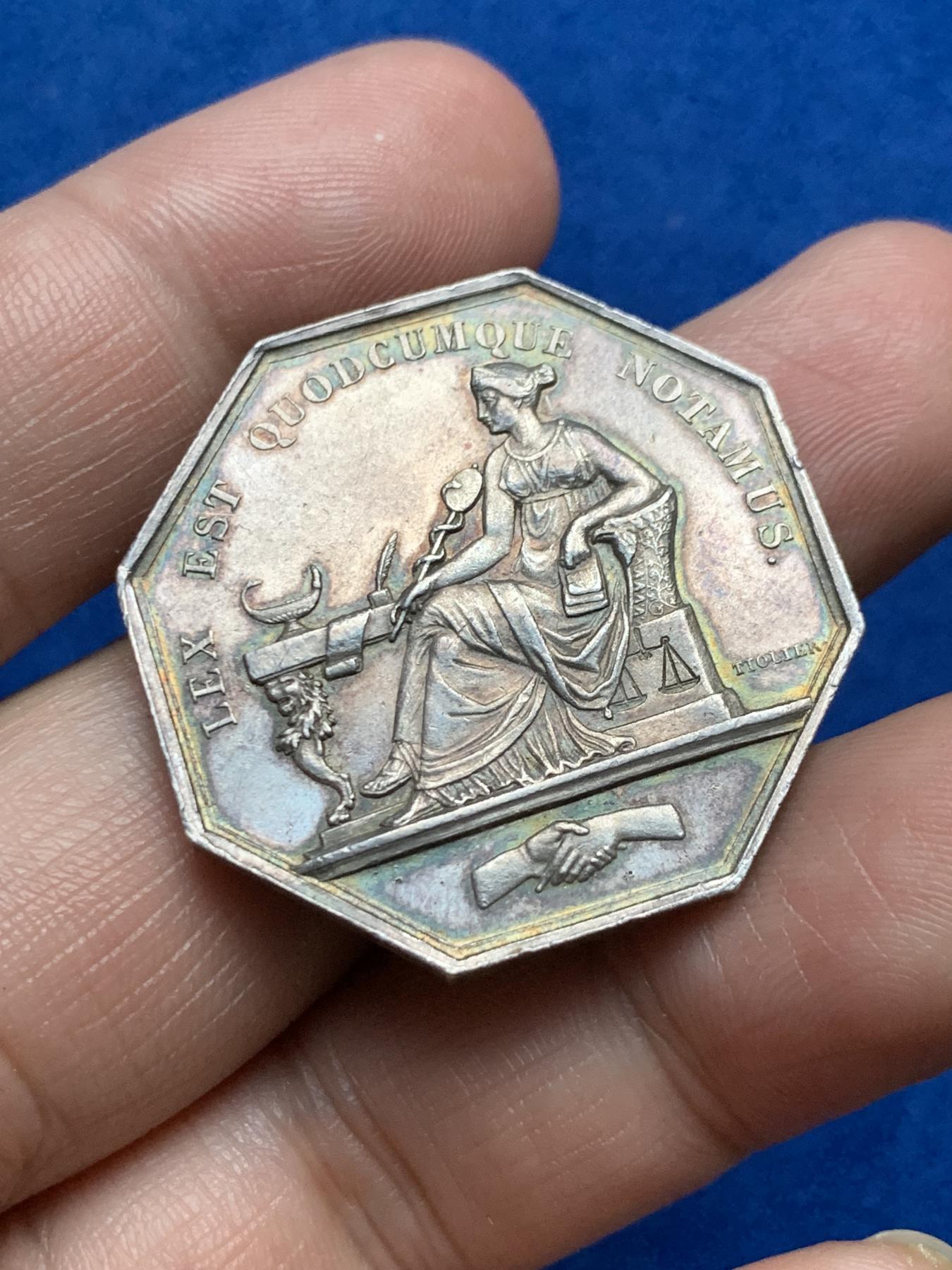 《竞宝斋》第271场-八角与章专场 周日，周一，周二  3场连拍 （全场包邮） 法国波尔多公证处八角银质代币 17.6克 33.5mm 蜜蜂边铭