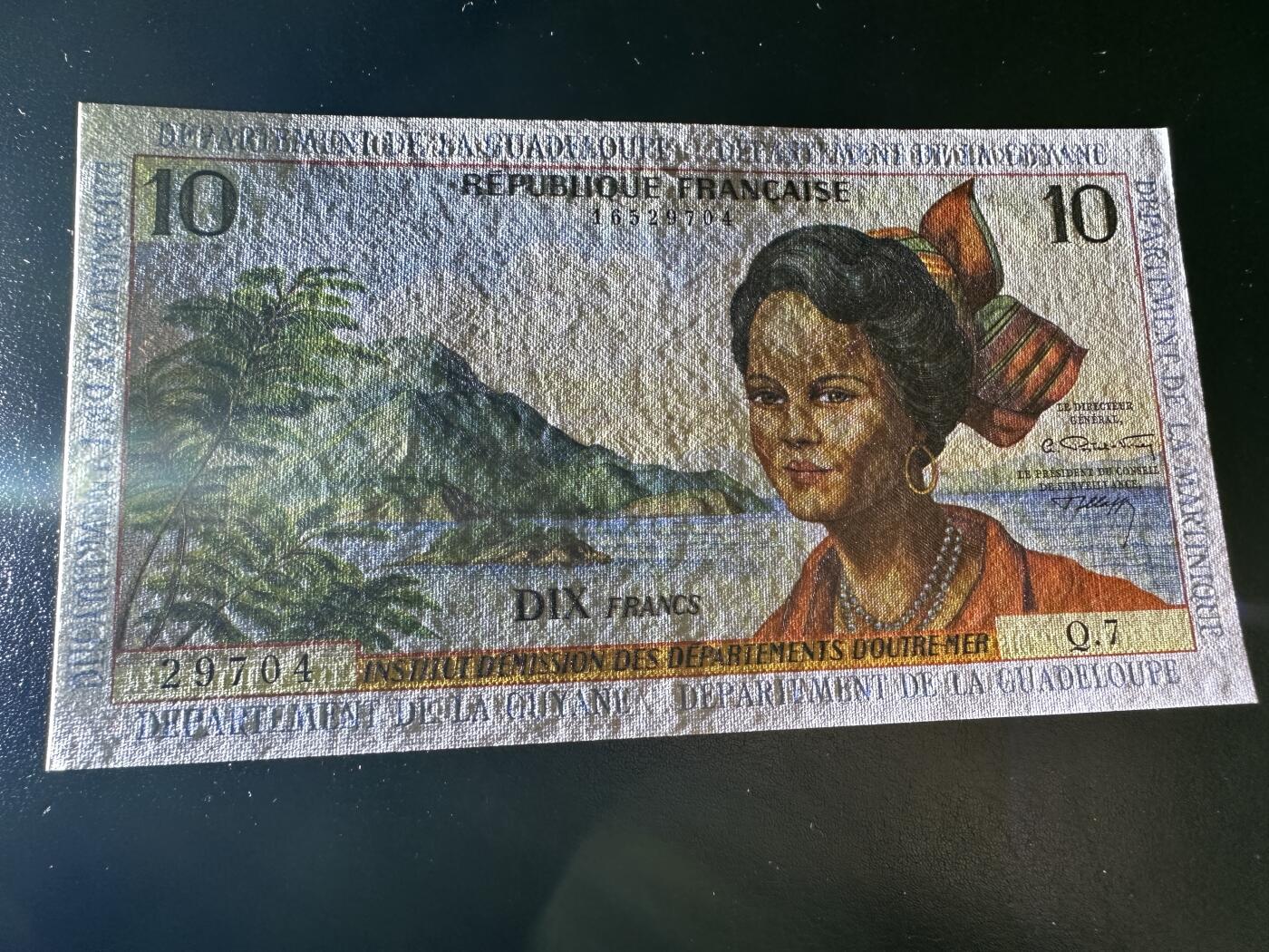 《外钞收藏家》第三百七十期（美洲纸币+其他） 法属安地列斯1964版10法郎，精美、稀少且品相完美的法属纸 P8 有暗折