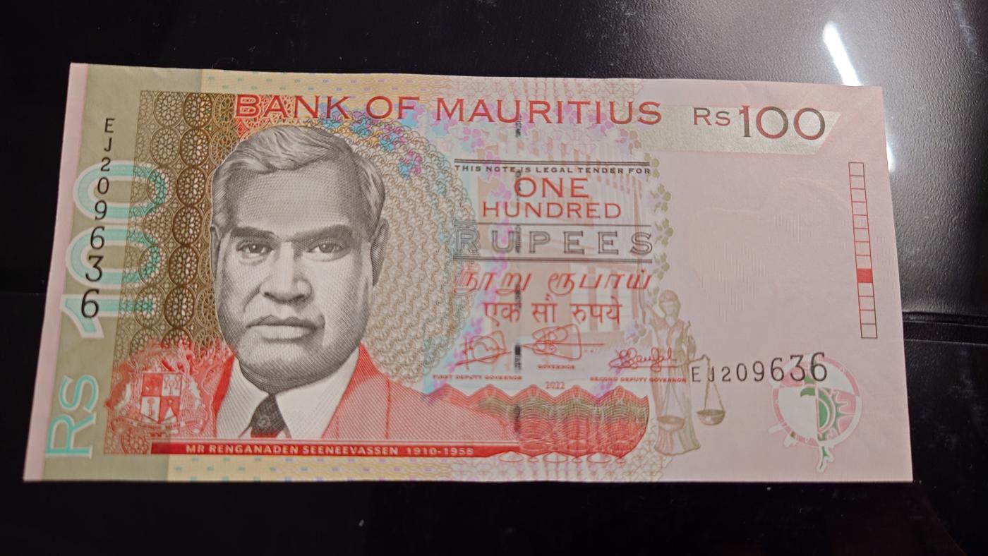 【世界钱币】精选微拍第106期暨2024年第17期  评级裸钞杂烩场 2022年毛里求斯100卢比 全新绝品无47尾号639