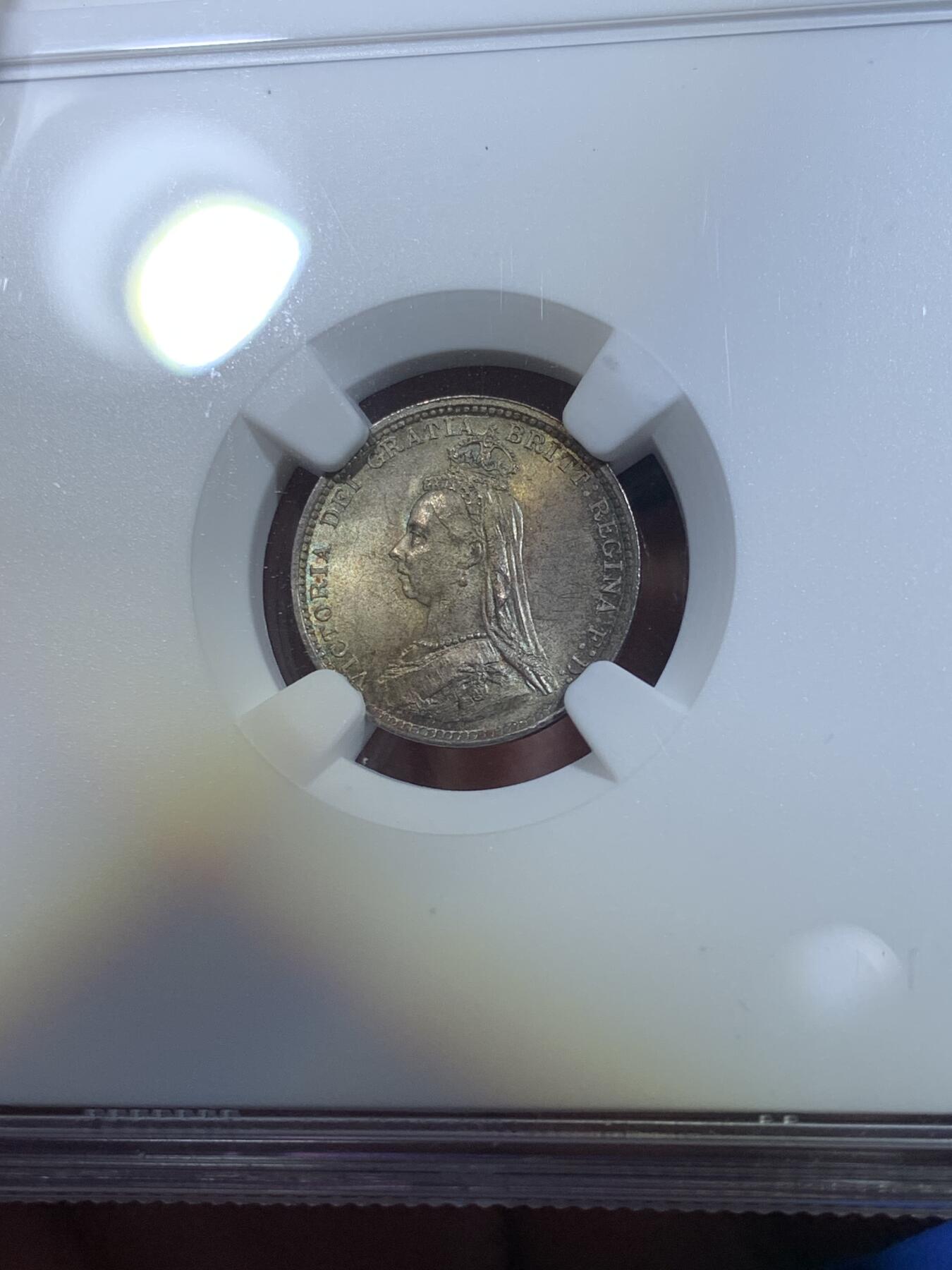 《竞宝斋》第269场- 周日，周一，周二  3场连拍 （全场包邮） NGC MS65+ 英国1887年维多利亚高冠3便士银币 高分极致五彩