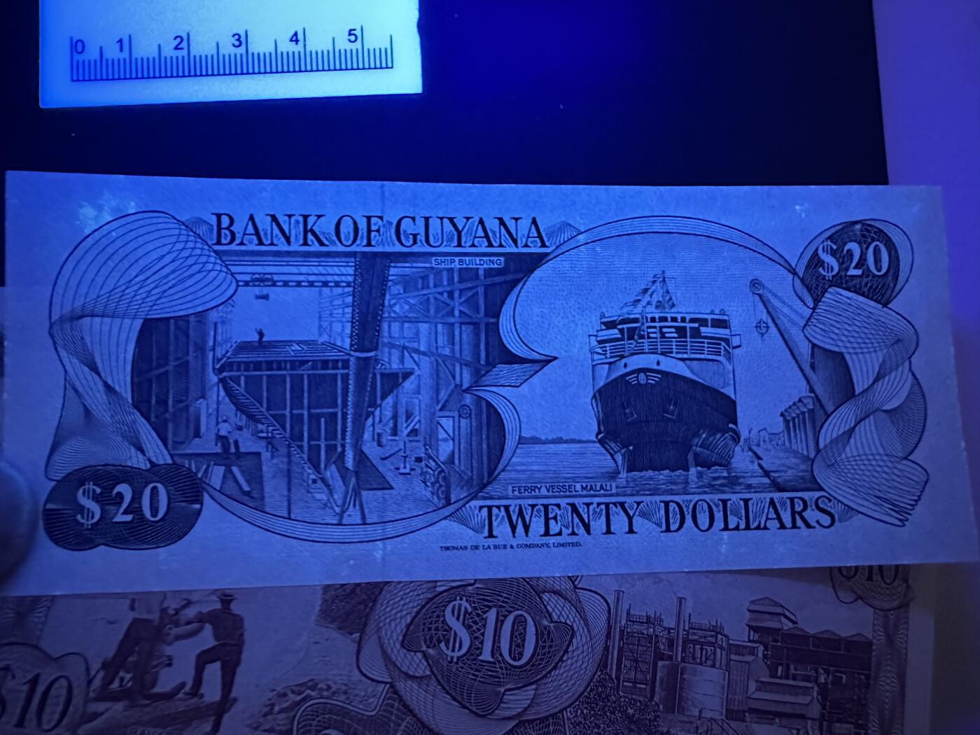 《外钞收藏家》第三百七十期（美洲纸币+其他） 圭亚那1966版，1/5/10/20元，4枚难得的全套	P21-24 全新20有极轻微潮点