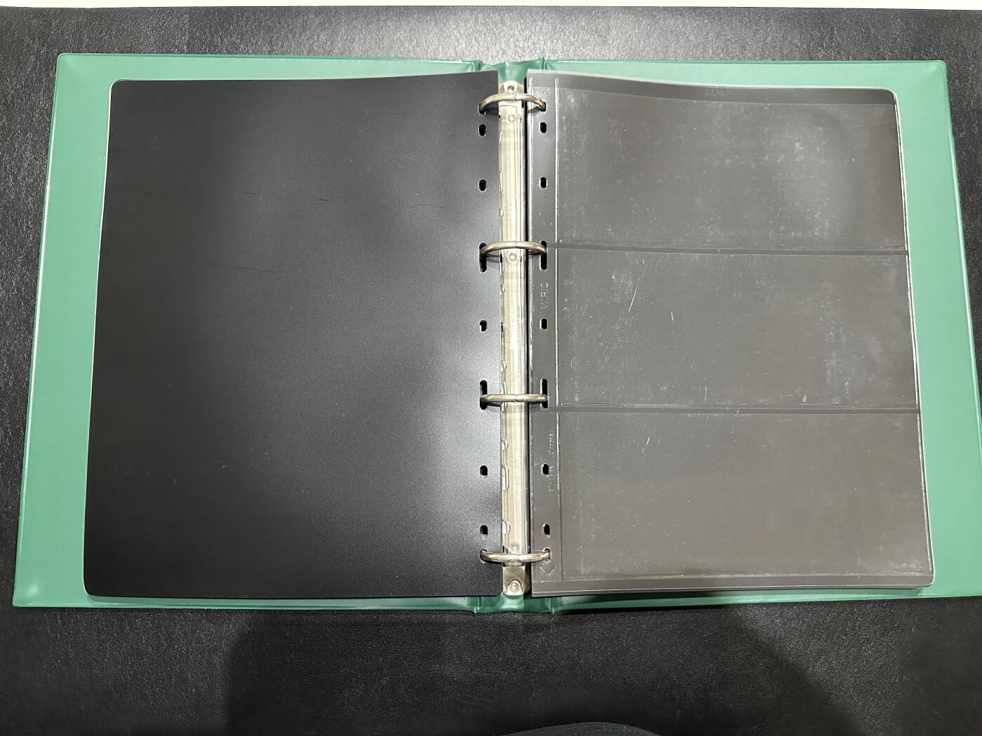 《外钞收藏家》第三百七十期（美洲纸币+其他） 德国绿色灯塔收藏册1本，带3格+黑色分隔页（30页+31页），二手