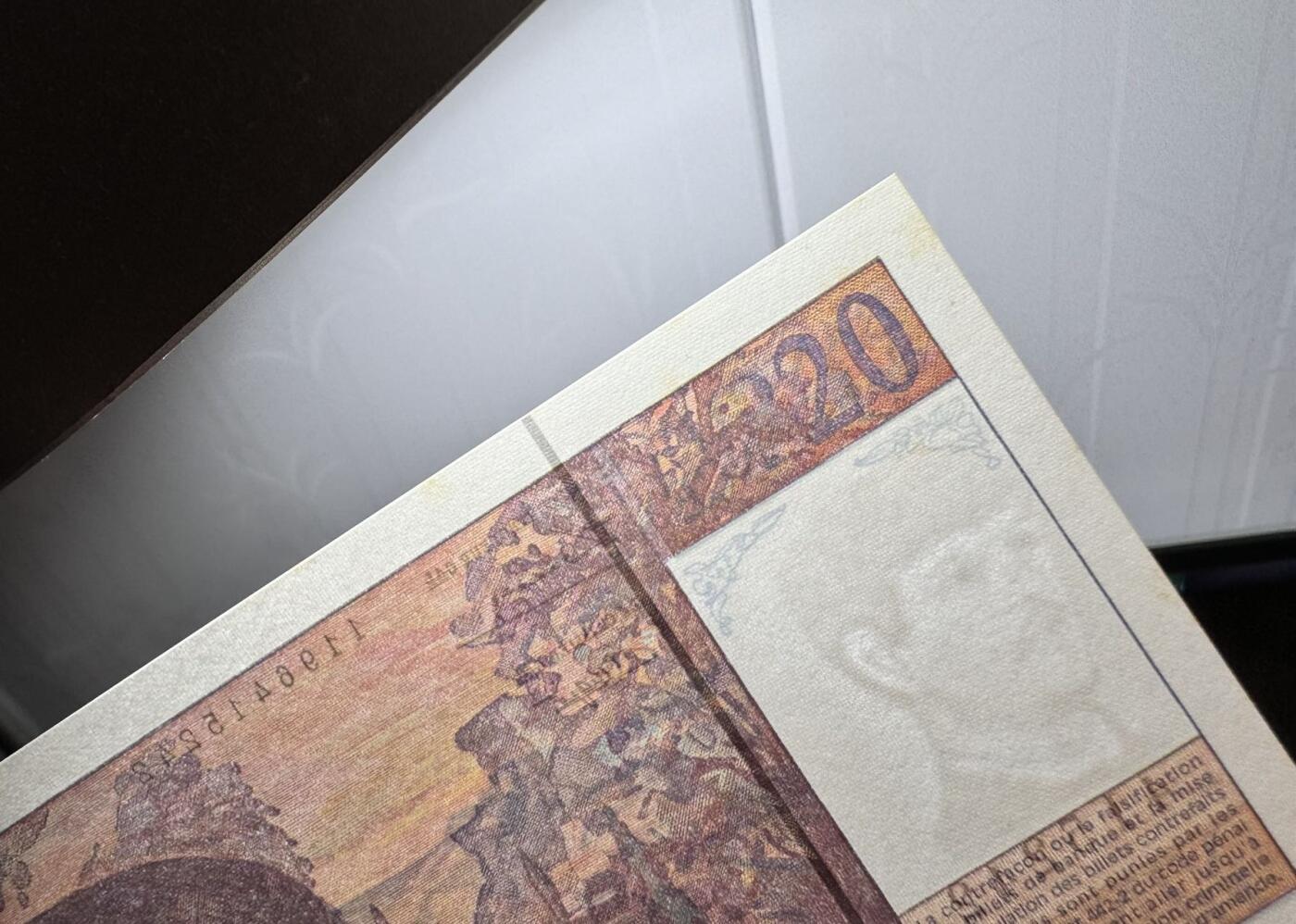收藏联盟Quantum Auction 第347期拍卖  法国1995年20法郎 品相UNC-  黄斑 细节如图 彪西德