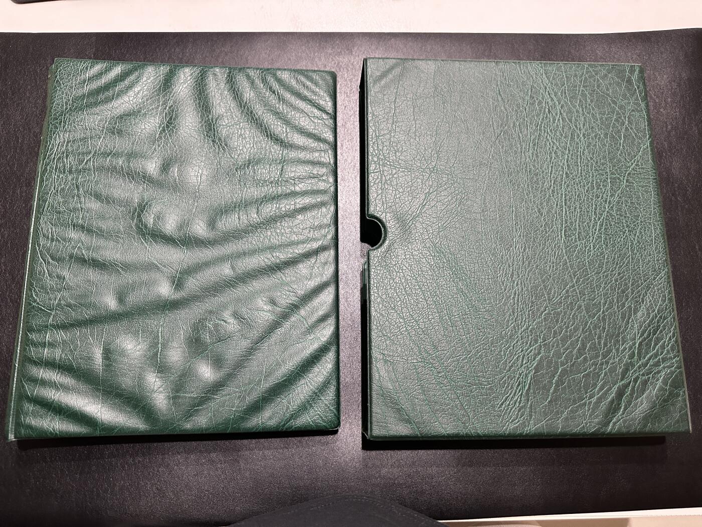 《外钞收藏家》第三百七十期（美洲纸币+其他） 德国绿色灯塔收藏册1本，带3格+黑色分隔页（30页+31页），二手