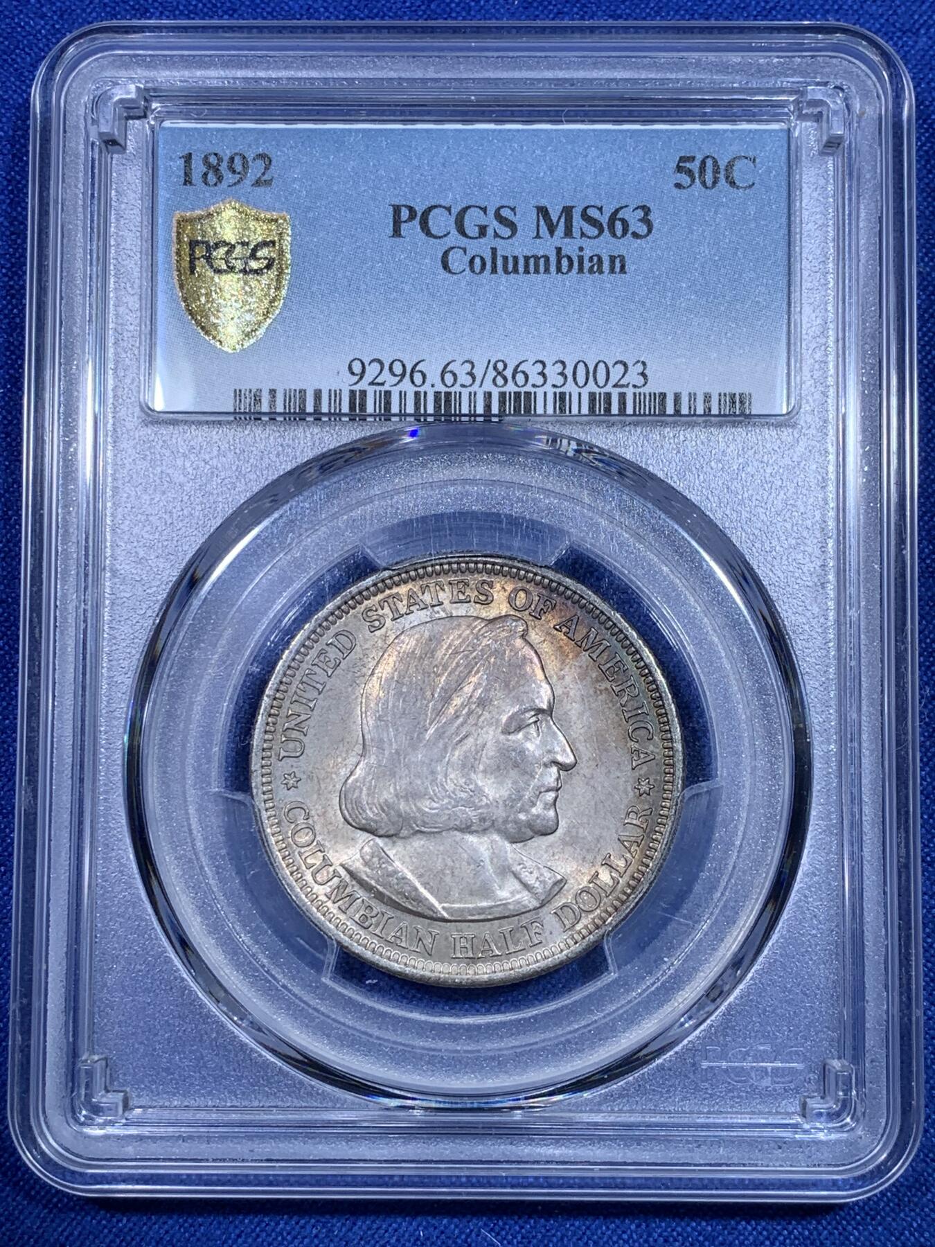 《竞宝斋》第269场- 周日，周一，周二  3场连拍 （全场包邮） PCGS MS63 美国1893年哥伦布帆船半圆银币 标签年份错误 淡金色环彩包浆 状态非常好