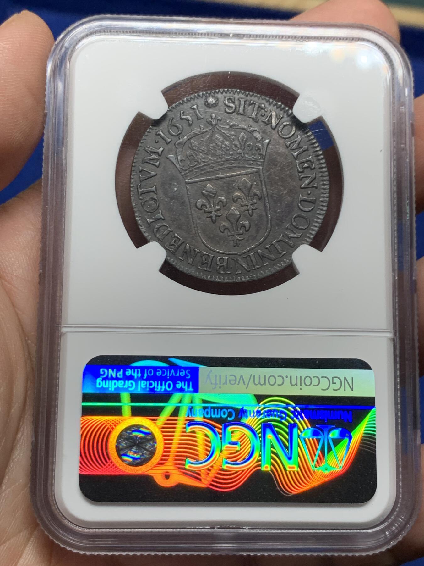 《竞宝斋》第269场- 周日，周一，周二  3场连拍 （全场包邮） NGC XFD 法国1651N 路易十四半埃居银币 距今快400年的东西 出分率较低的品种 通体黑彩 打制清晰 减重痕极少 AUD砸盒变XFD 很无语