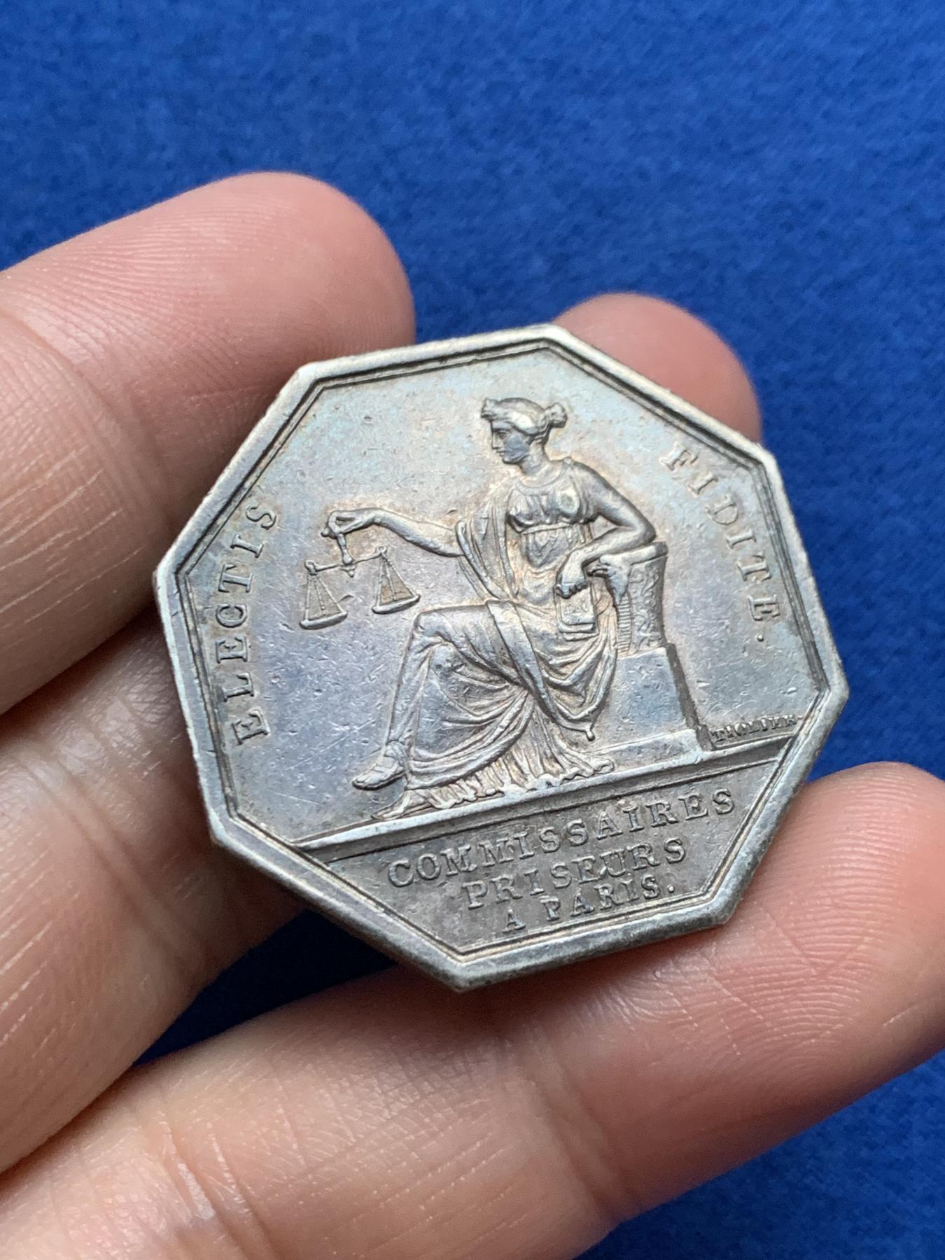 《竞宝斋》第271场-八角与章专场 周日，周一，周二  3场连拍 （全场包邮） 法国路易十八公证人八角银质代币 17.35克 33.3mm 早期无边铭 