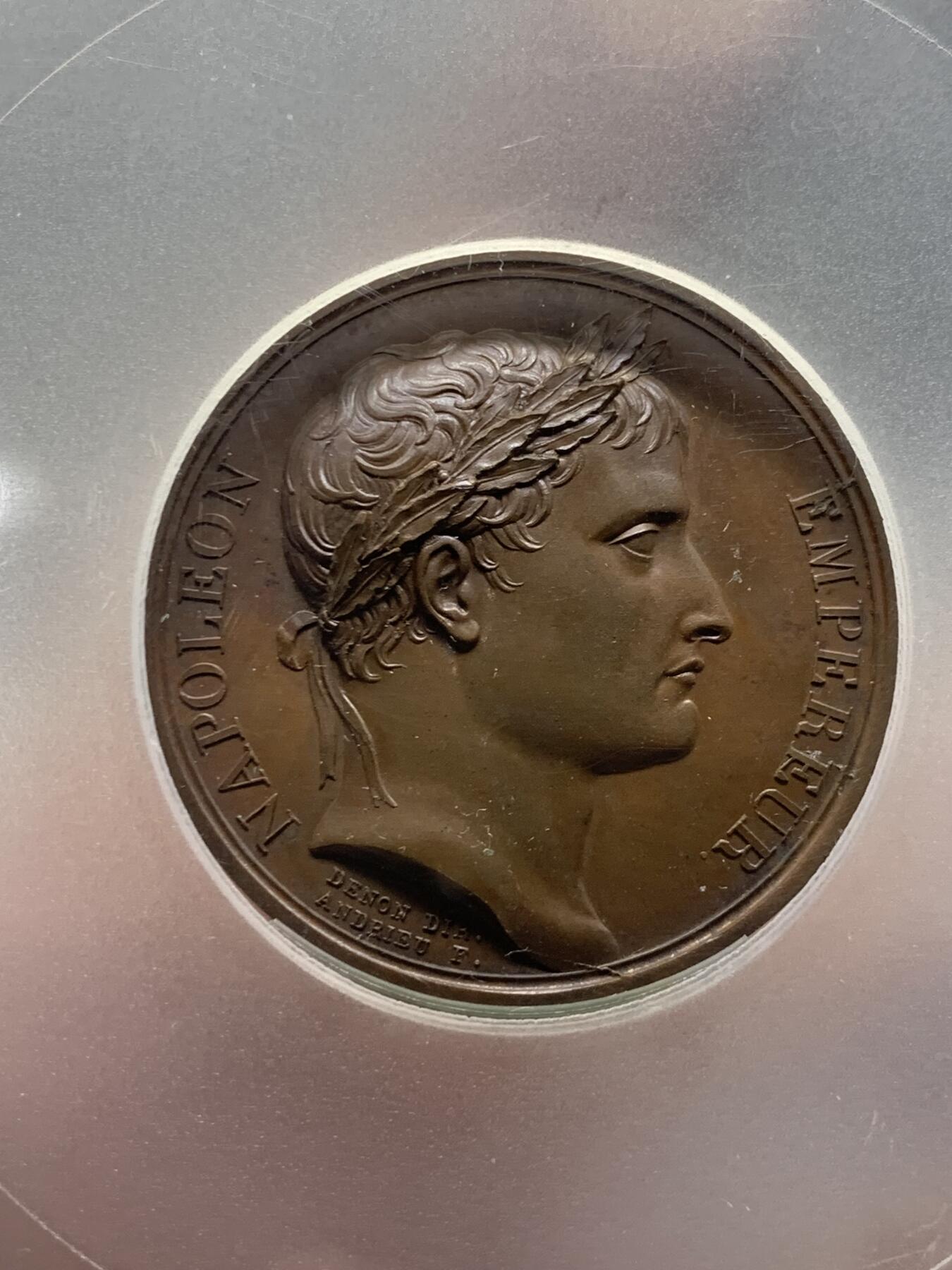 《竞宝斋》第269场- 周日，周一，周二  3场连拍 （全场包邮） PCGS SP64 法国1805年拿破仑一世米兰大加冕原铸铜章 背面历史上著名的铁王冠 纪念拿破仑在米兰大教堂加冕为意大利国王 要当整个欧陆的皇帝 霸气大盒 适合桌面摆放