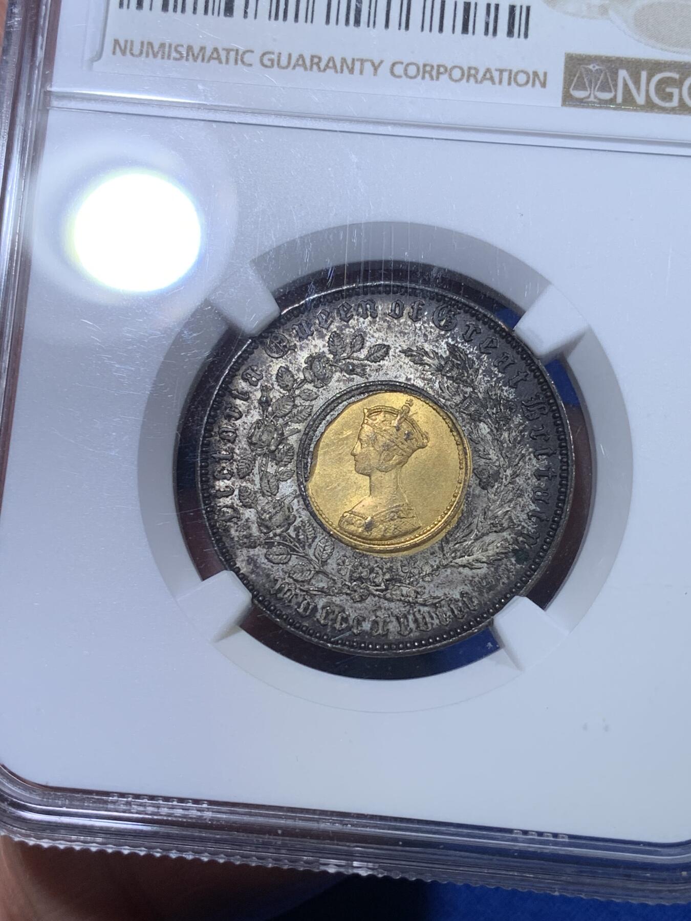 《竞宝斋》第269场- 周日，周一，周二  3场连拍 （全场包邮） NGC MS61 英国1848小维双金属克朗 金银双色 克劳斯珍稀币 性价比之选