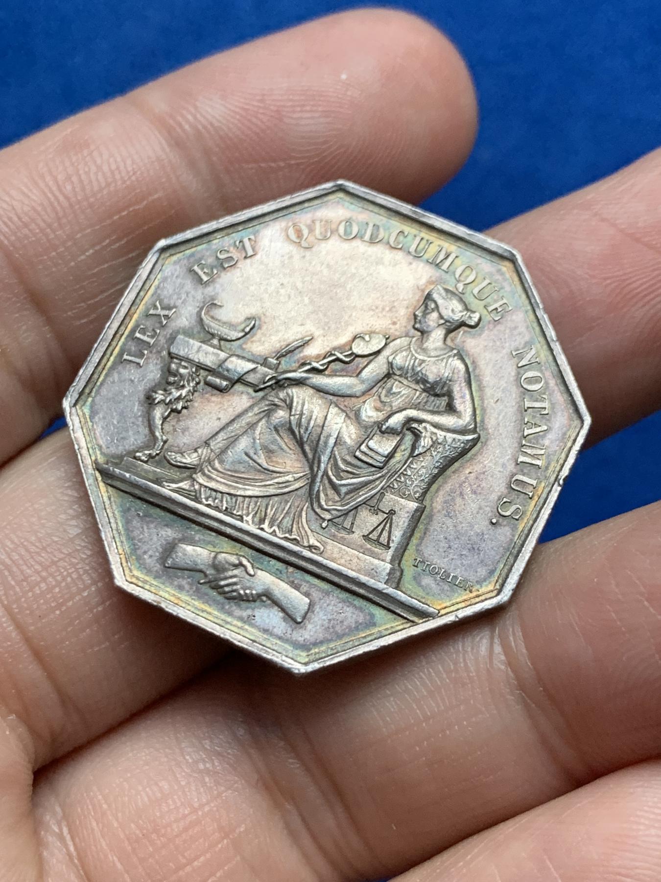 《竞宝斋》第271场-八角与章专场 周日，周一，周二  3场连拍 （全场包邮） 法国波尔多公证处八角银质代币 17.6克 33.5mm 蜜蜂边铭