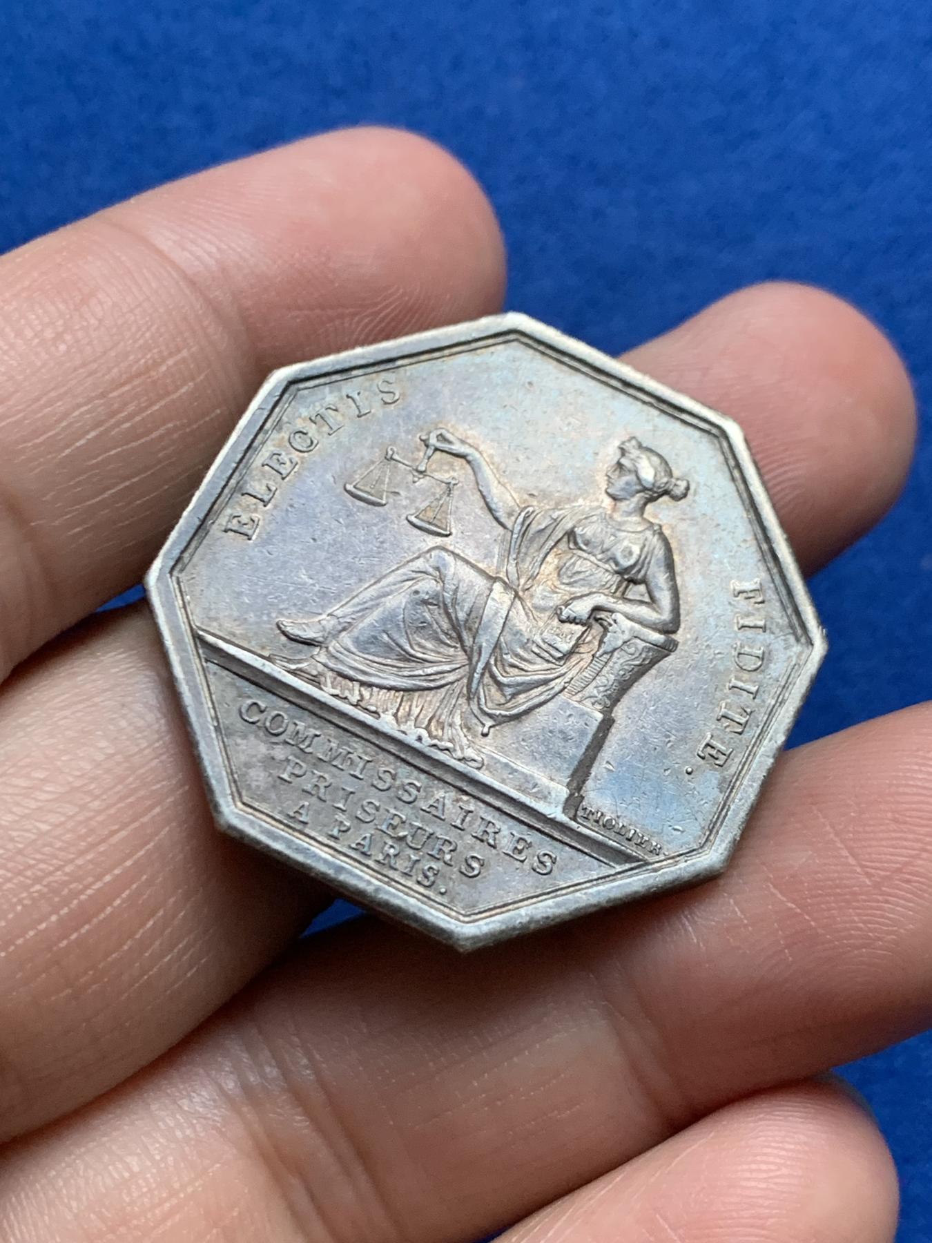 《竞宝斋》第271场-八角与章专场 周日，周一，周二  3场连拍 （全场包邮） 法国路易十八公证人八角银质代币 17.35克 33.3mm 早期无边铭 