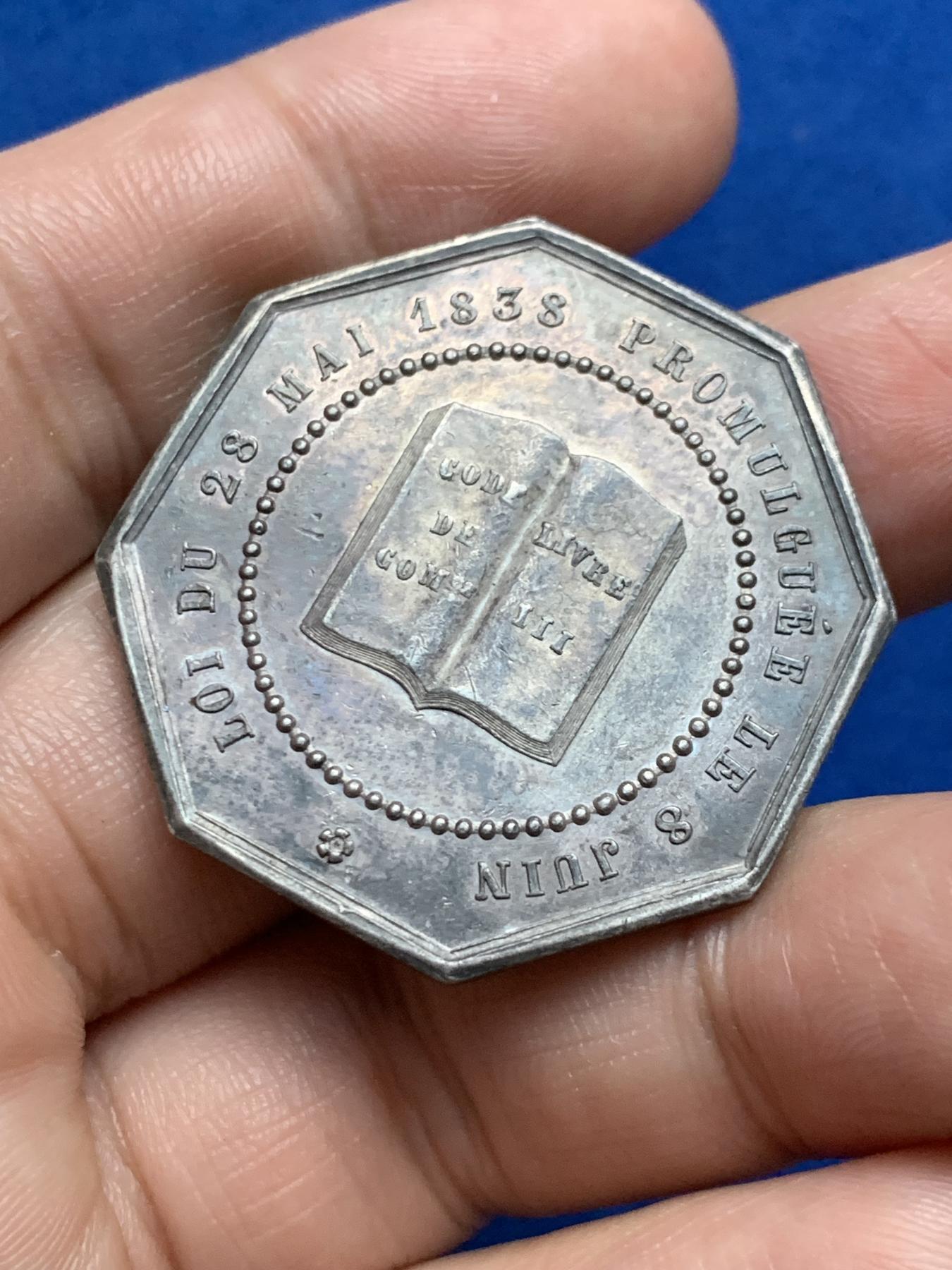 《竞宝斋》第271场-八角与章专场 周日，周一，周二  3场连拍 （全场包邮） 法国公平正义女神八角银质代币 19克 35.4mm 手指边铭