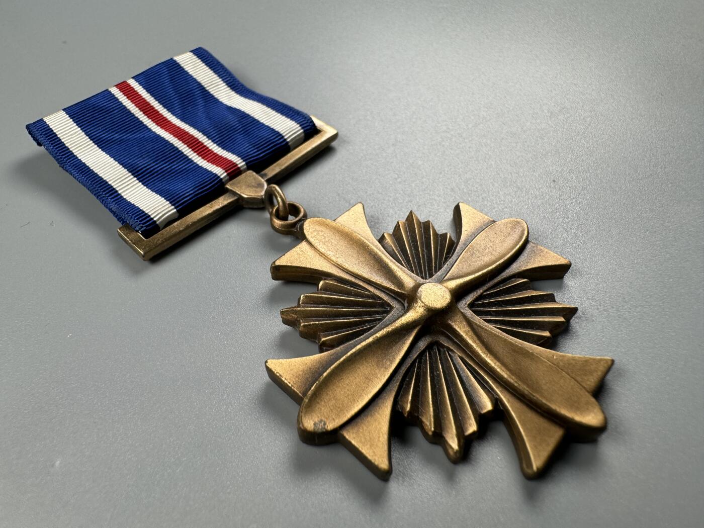 秋玥章舍第四期 美国飞行优异十字勋章