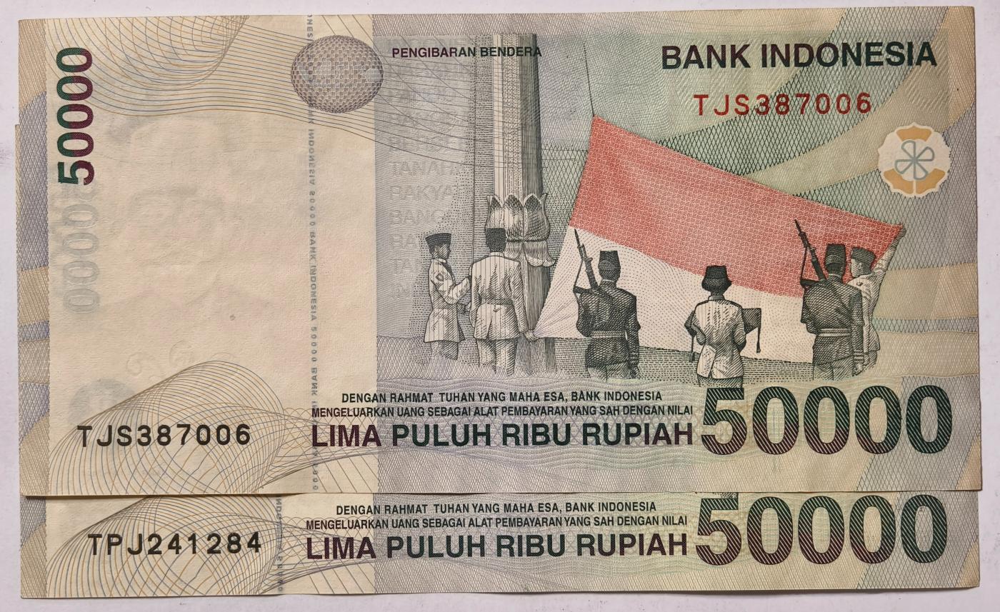 紫瑗钱币——第351期拍卖——纸币场 印度尼西亚 1999年 最大面值 50000卢比 2枚一组 流通好品