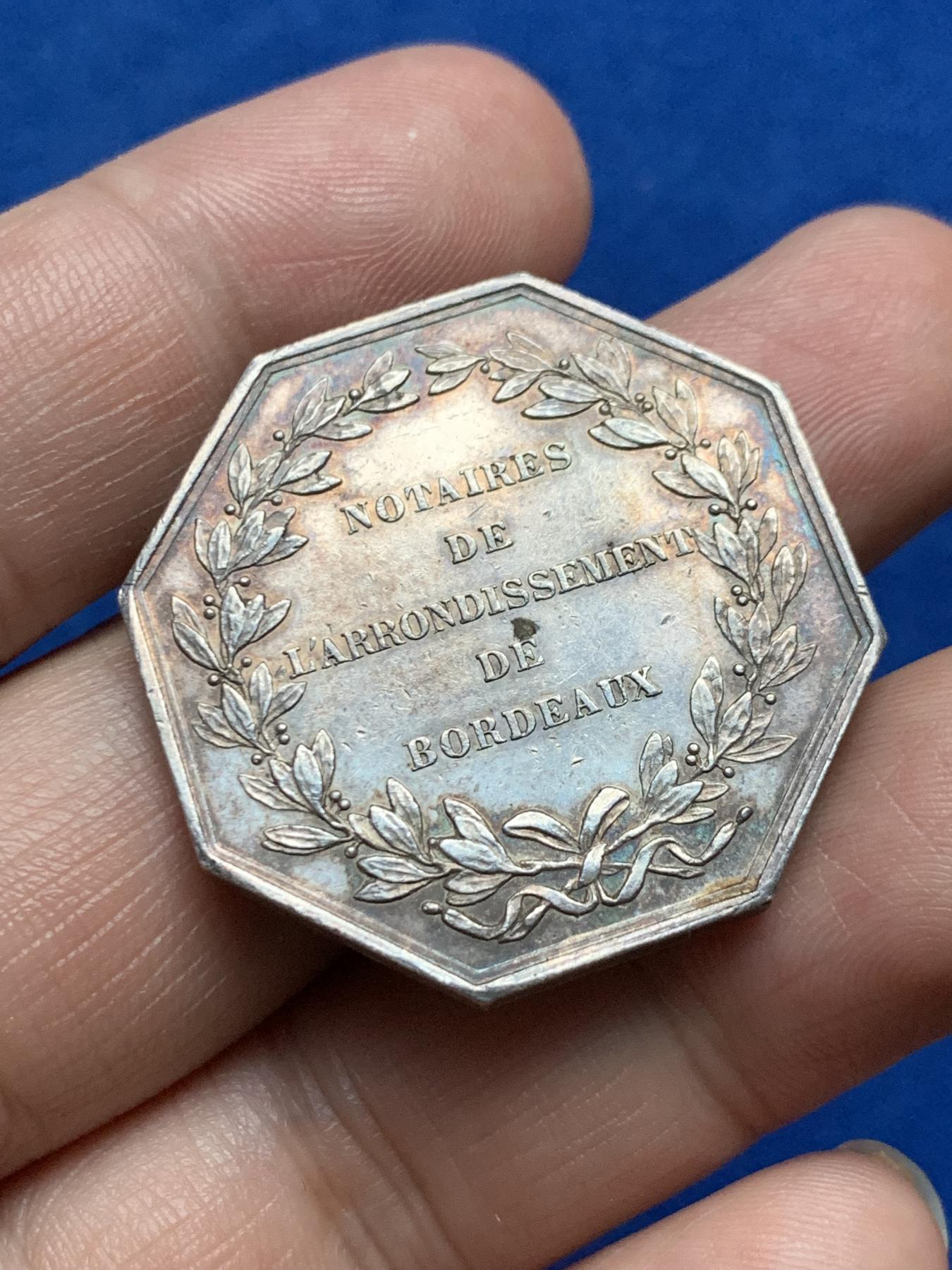 《竞宝斋》第271场-八角与章专场 周日，周一，周二  3场连拍 （全场包邮） 法国波尔多公证处八角银质代币 17.6克 33.5mm 蜜蜂边铭