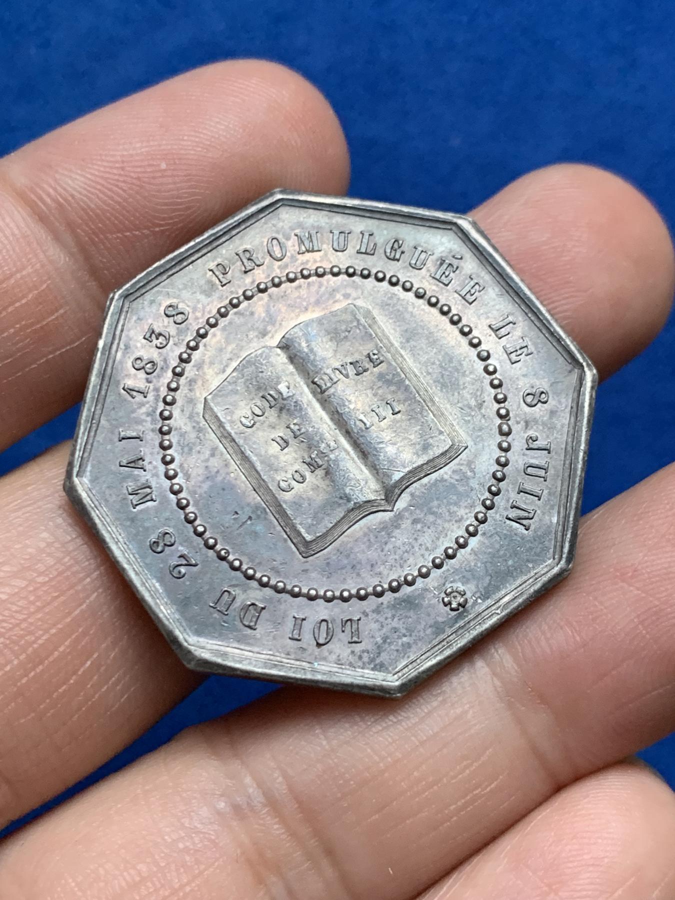 《竞宝斋》第271场-八角与章专场 周日，周一，周二  3场连拍 （全场包邮） 法国公平正义女神八角银质代币 19克 35.4mm 手指边铭