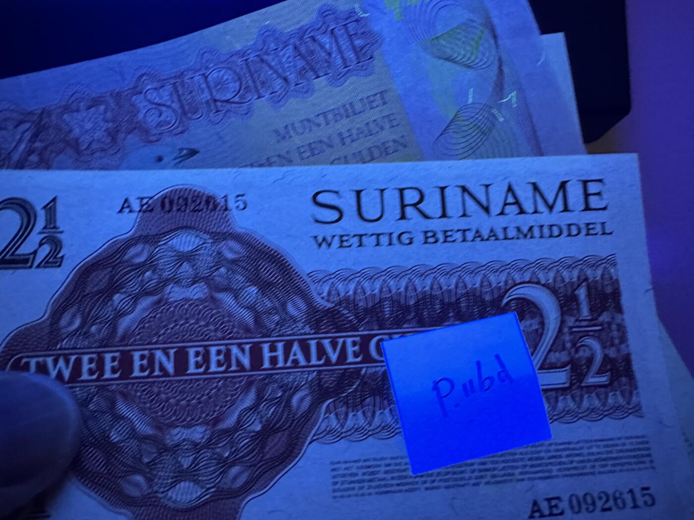 《外钞收藏家》第三百七十期（美洲纸币+其他） 苏里南早期套币，1/2.5/2.5/2.5盾，4枚难得的全套	P116-119 全新 荧光几乎没问题