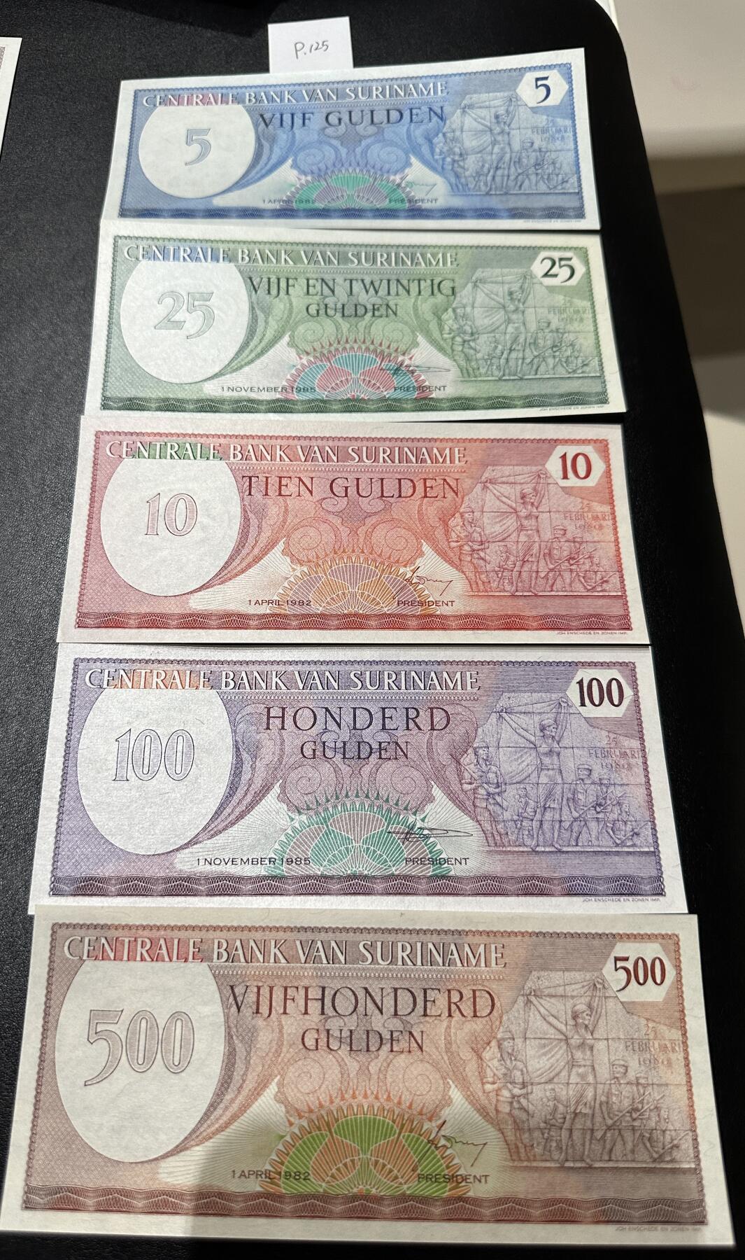 《外钞收藏家》第三百七十期（美洲纸币+其他） 苏里南1982-85年版套币，5/10/25/100/500盾，5枚难得的全套	P125-129 全新 两张极轻微潮