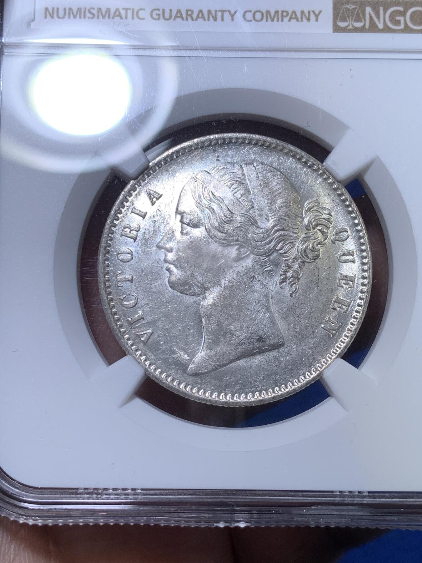 《竞宝斋》第269场- 周日，周一，周二  3场连拍 （全场包邮） NGC MS61 英属印度1840年维多利亚双辫版1卢比银币 状态好感觉有点低评