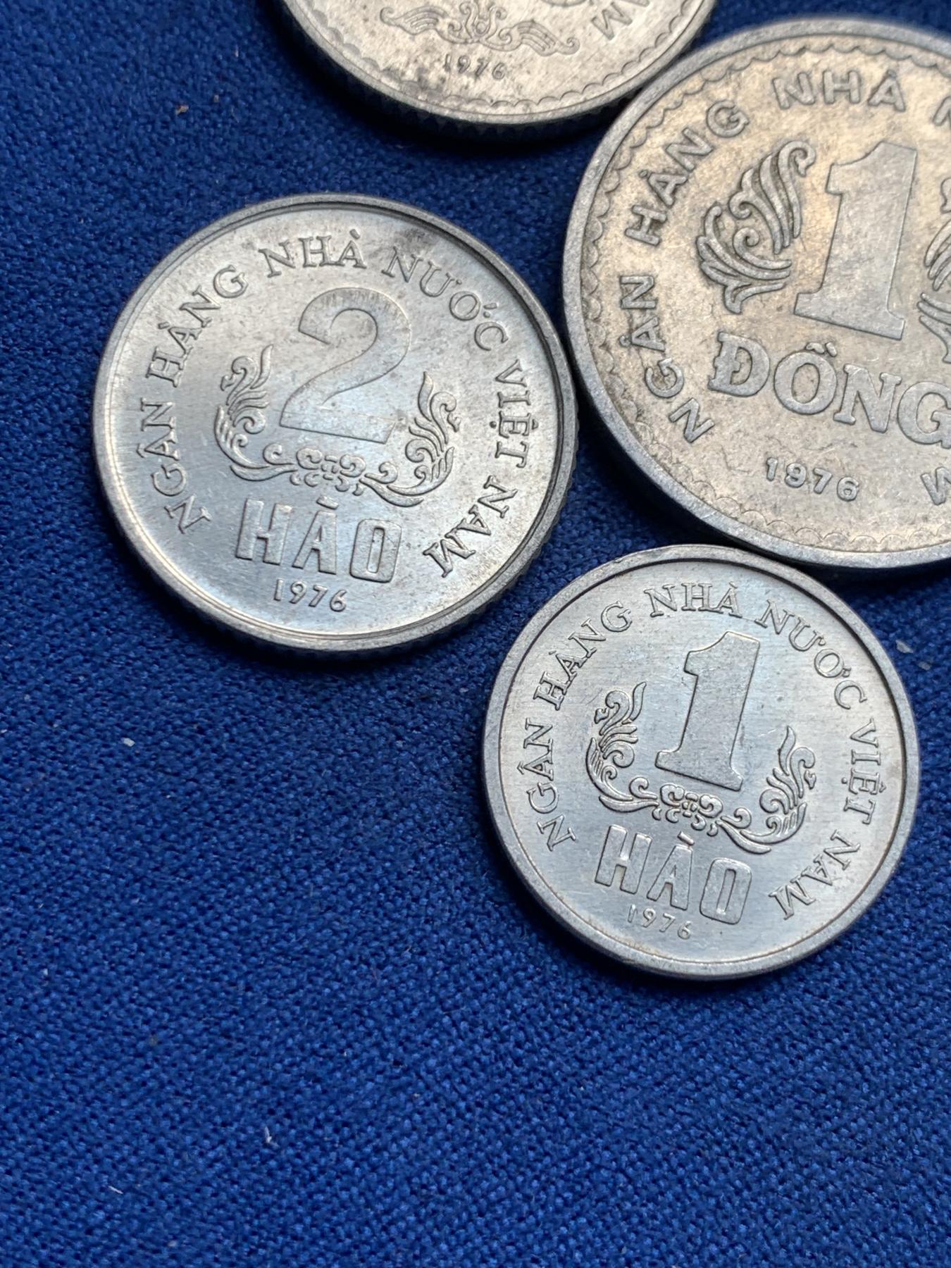 《竞宝斋》第270场- 周日，周一，周二  3场连拍 （全场包邮） 南北统一后第一套硬币 4枚一组 越南4面值一套 细节见图