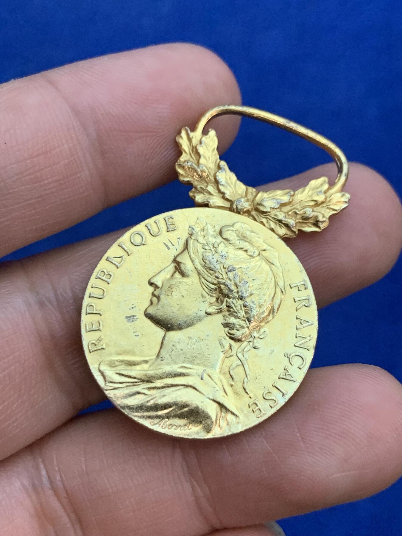 《竞宝斋》第271场-八角与章专场 周日，周一，周二  3场连拍 （全场包邮） 法国 劳动奖章 950银镀金版本 保存的不错 11.28克 27-40.8mm