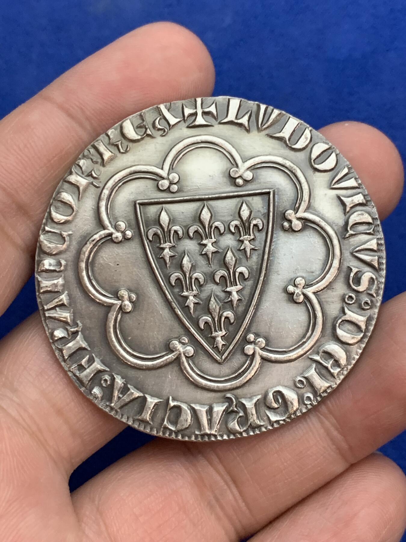 《竞宝斋》第271场-八角与章专场 周日，周一，周二  3场连拍 （全场包邮） 法国 路易九世 金埃居 复古银章 大直径 限量发行500枚 950银 33克 49.1mm