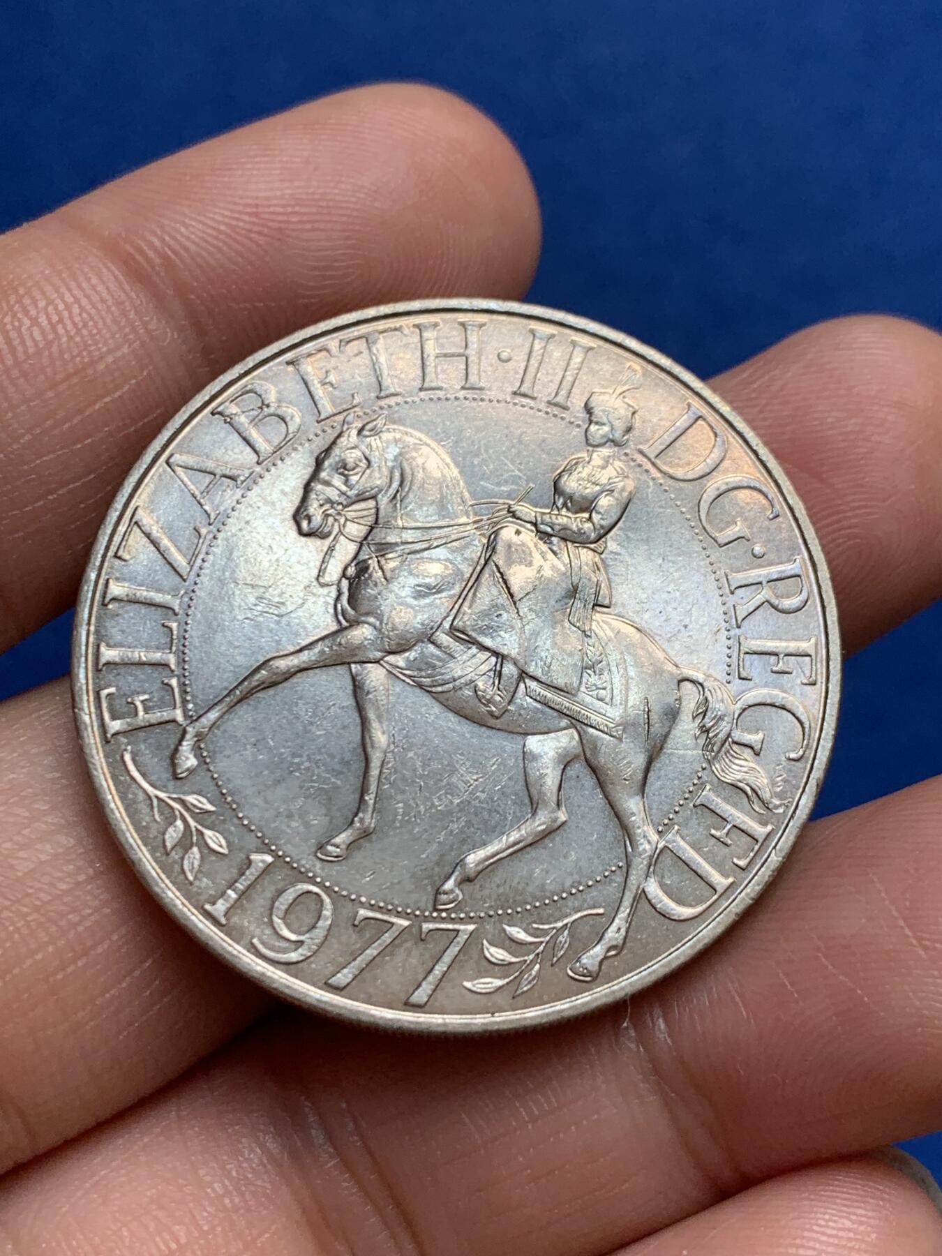 《竞宝斋》第270场- 周日，周一，周二  3场连拍 （全场包邮） 英国1977女王登基25周年克朗型纪念镍币 设计优雅