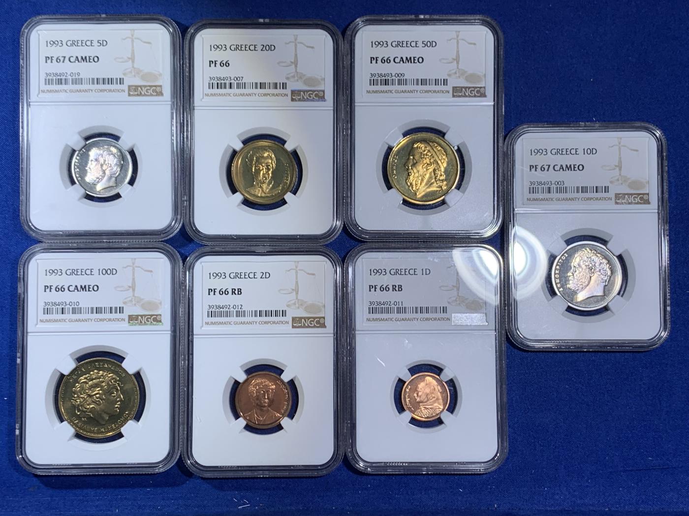 《竞宝斋》第270场- 周日，周一，周二  3场连拍 （全场包邮） 7枚一组 NGC 希腊1993年历史人物精制套币，此套是唯一精制年份，较少见，且装祯册多为养化较重，此套精选送评，高分不易。