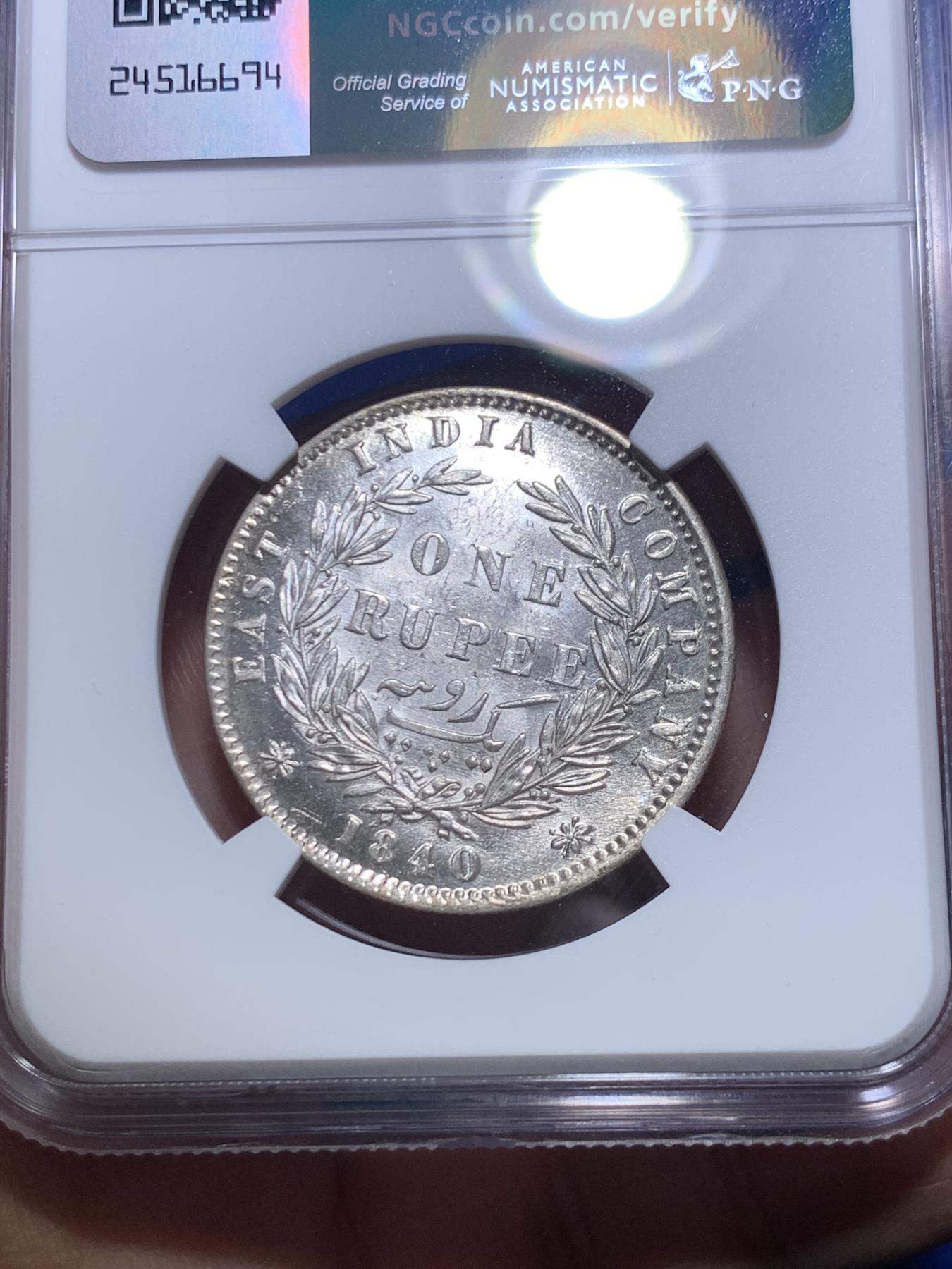 《竞宝斋》第270场- 周日，周一，周二  3场连拍 （全场包邮） NGC MS62 英属印度1840年维多利亚女王1卢比银币 极其少见的镜面凝霜，初打的模具留下的特征，铸造于孟买或加尔各达造币厂，窖藏出的一批，保存的很干净，如果没有买pf的预算，这颗是很好的低配。