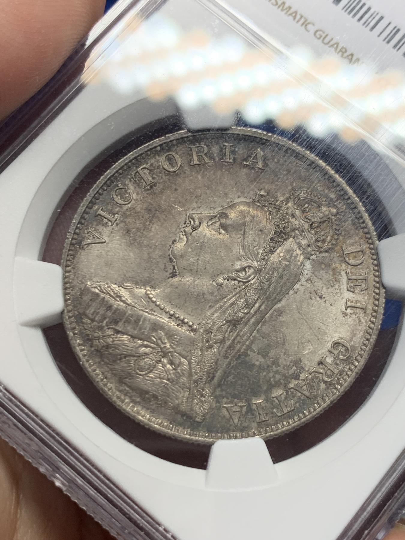 《竞宝斋》第270场- 周日，周一，周二  3场连拍 （全场包邮） NGC MS62 英国1887年维多利亚高冠双弗洛林银币 深彩包浆 底板不错