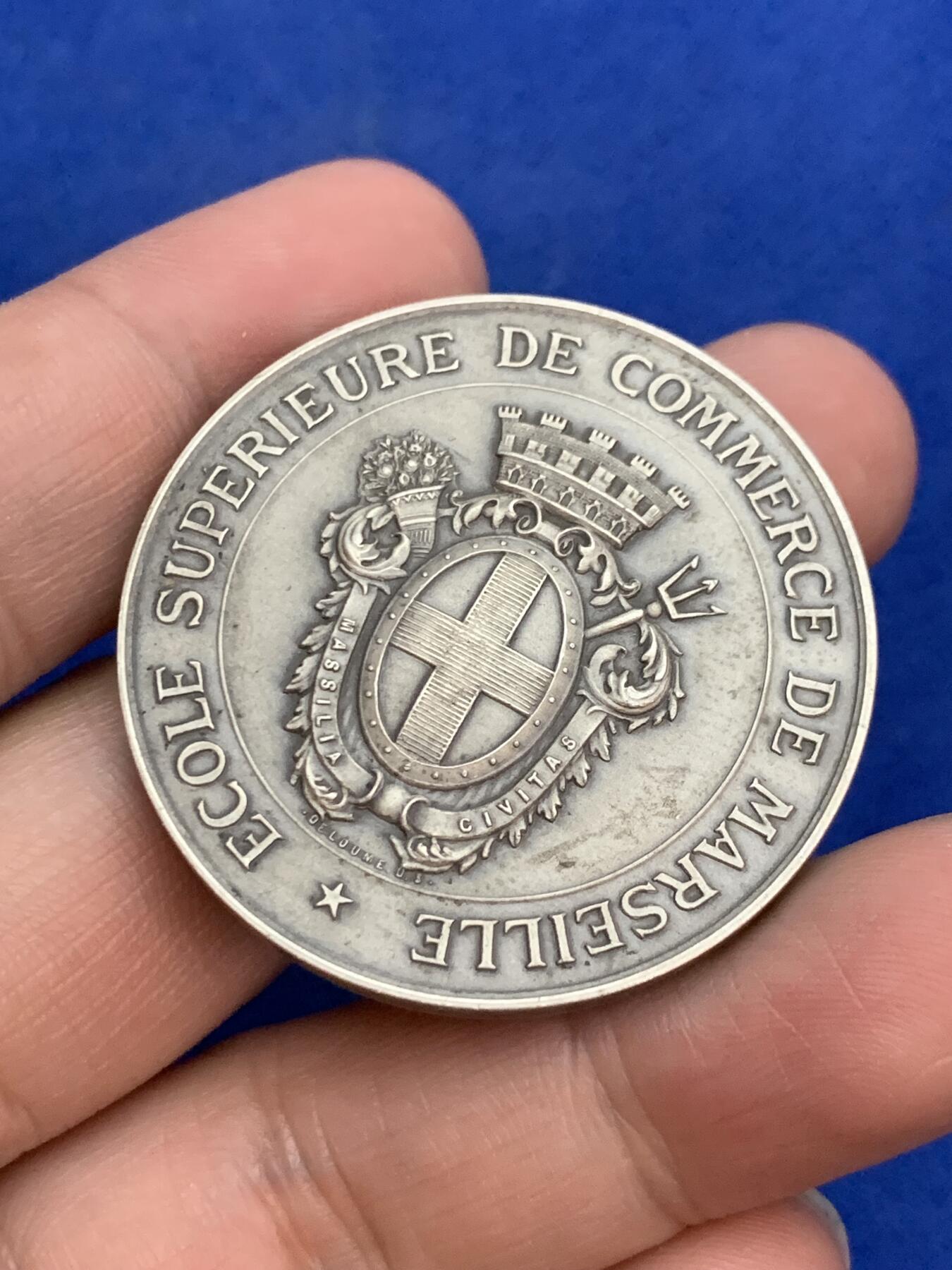 《竞宝斋》第271场-八角与章专场 周日，周一，周二  3场连拍 （全场包邮） 法国 马赛新艺术高等商学院 少见银奖，由 DELOUME 颁发 34.56克 40.9mm