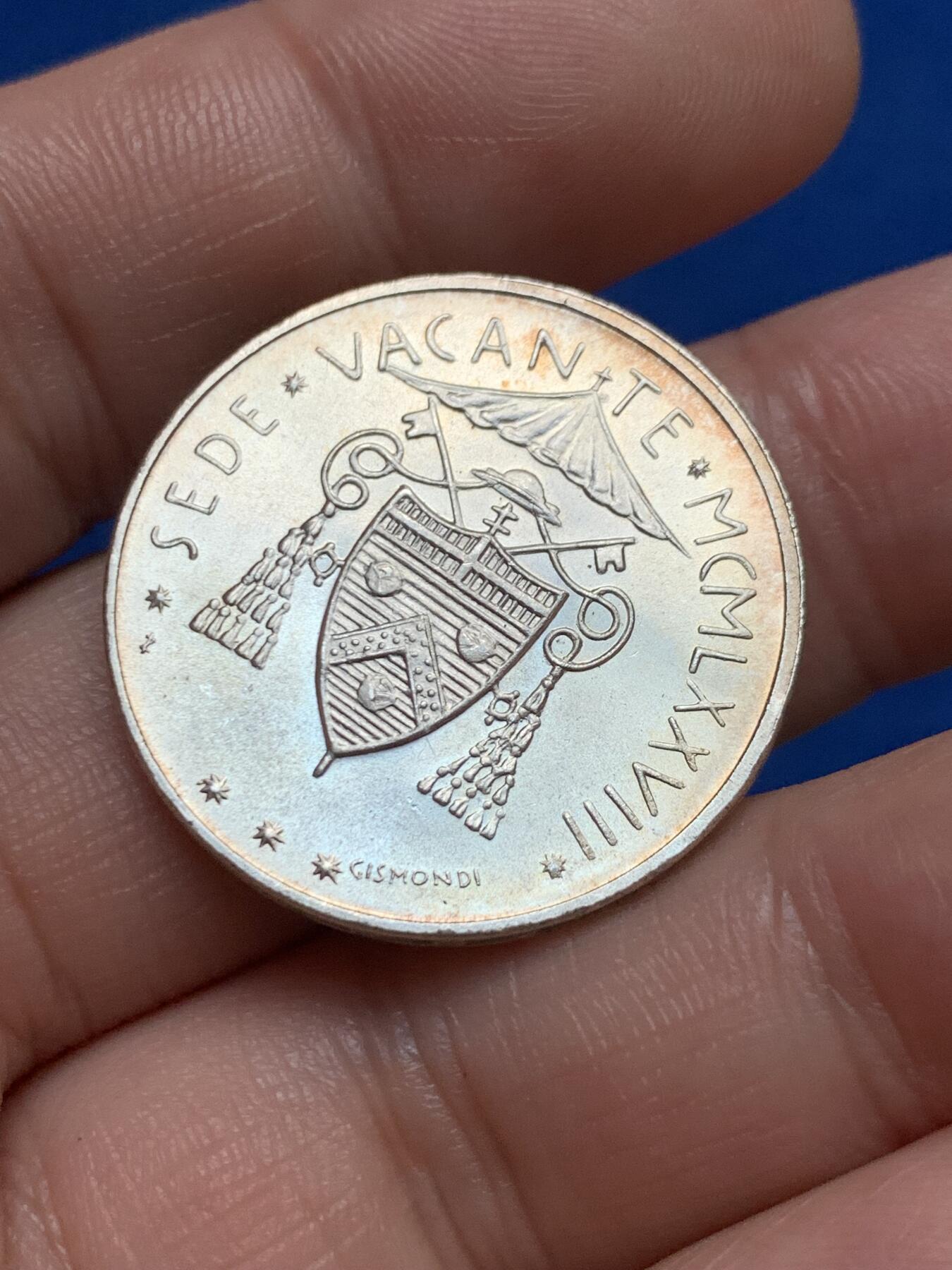 《竞宝斋》第270场- 周日，周一，周二  3场连拍 （全场包邮） 梵蒂冈1978缺位纪念500里拉银币  UNC转光