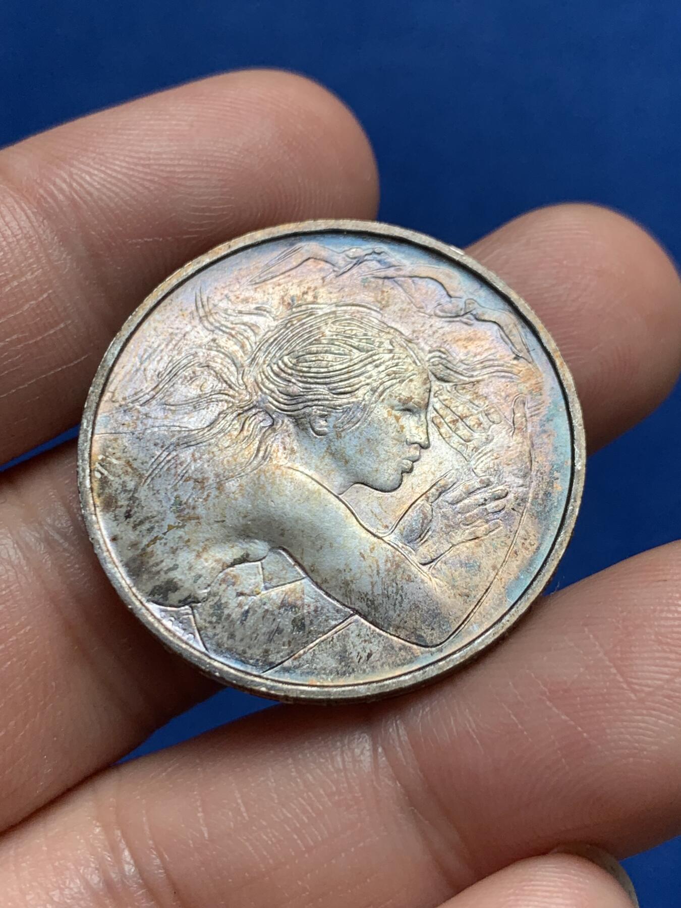 《竞宝斋》第270场- 周日，周一，周二  3场连拍 （全场包邮） 1979圣马力诺1000里拉银币 UNC转光双面五彩包浆