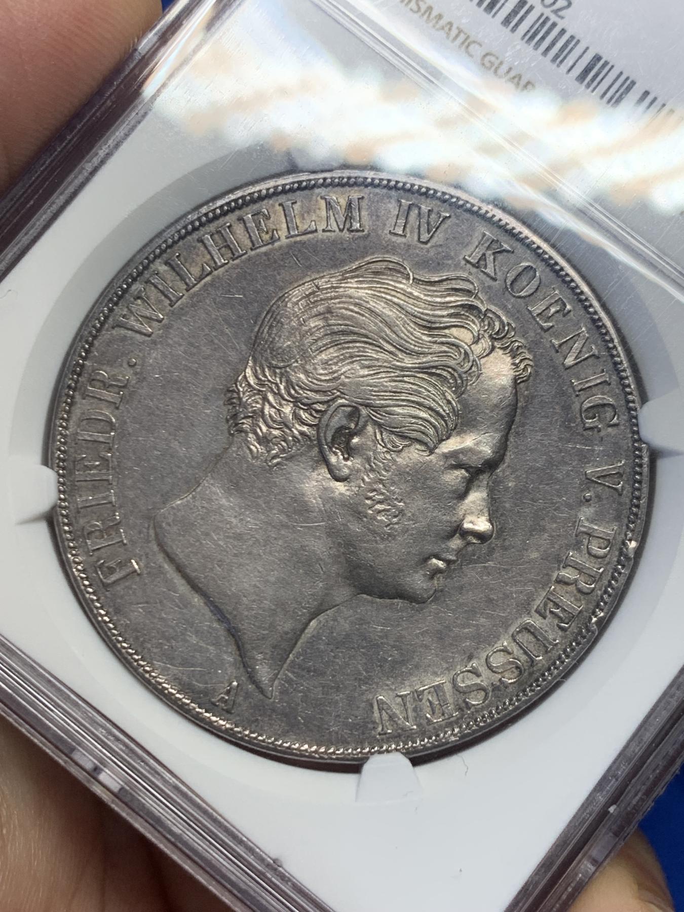 《竞宝斋》第270场- 周日，周一，周二  3场连拍 （全场包邮） NGC AU58 普鲁士 1854年 洋葱头大窗帘 2泰勒银币 37克大银币 细节好 底板光度也好