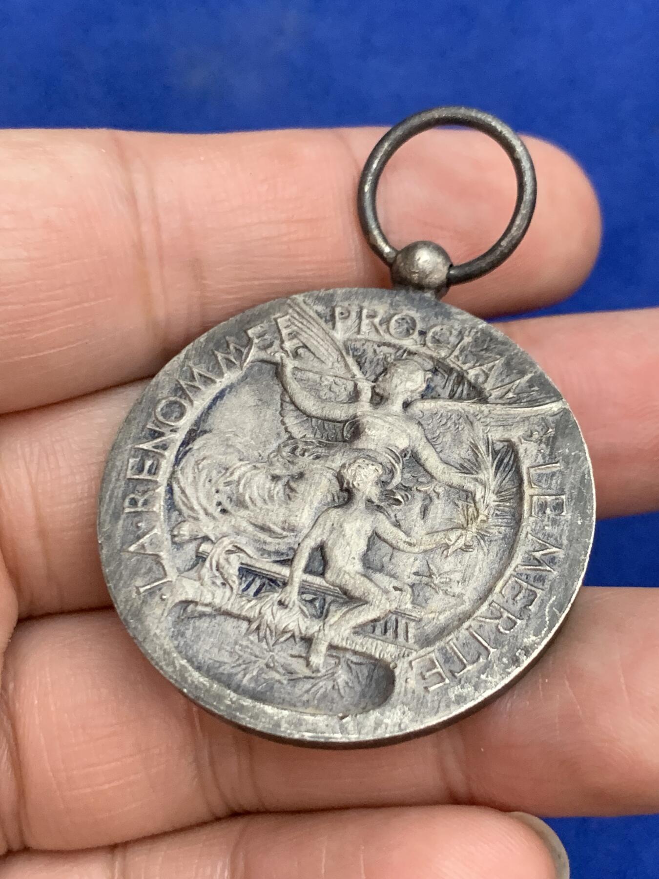 《竞宝斋》第271场-八角与章专场 周日，周一，周二  3场连拍 （全场包邮） 法国 新艺术风格 镀银铜章 22.89克 36.8mm 三角边铭