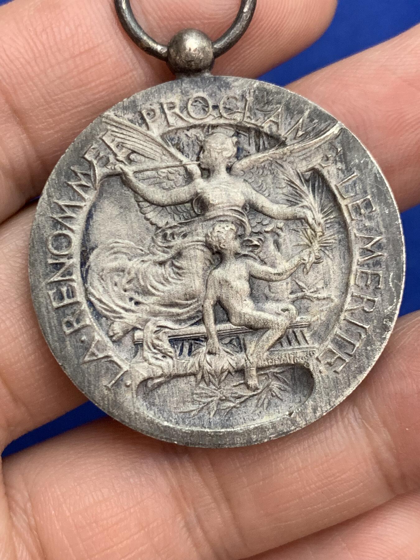 《竞宝斋》第271场-八角与章专场 周日，周一，周二  3场连拍 （全场包邮） 法国 新艺术风格 镀银铜章 22.89克 36.8mm 三角边铭