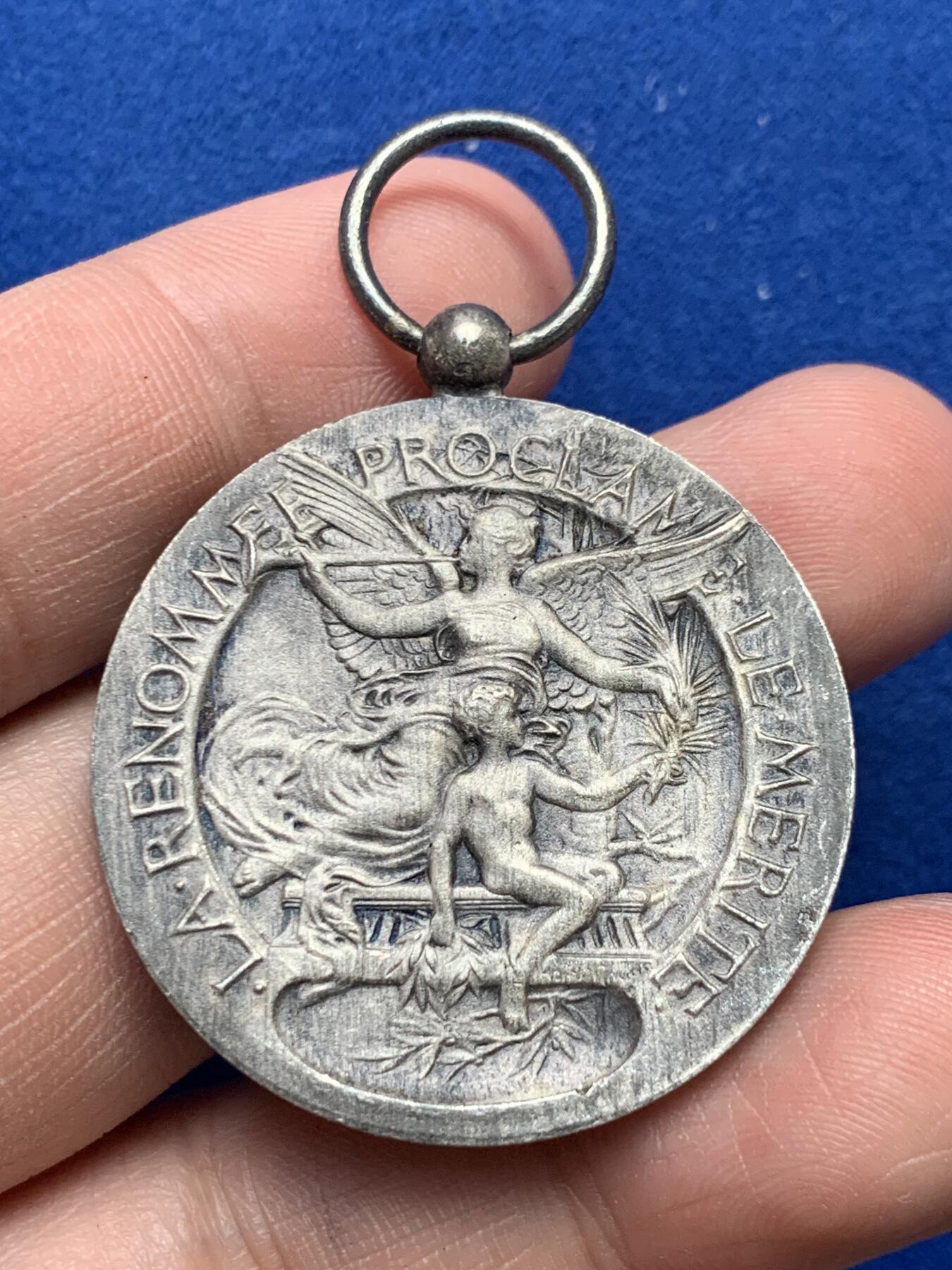 《竞宝斋》第271场-八角与章专场 周日，周一，周二  3场连拍 （全场包邮） 法国 新艺术风格 镀银铜章 22.89克 36.8mm 三角边铭